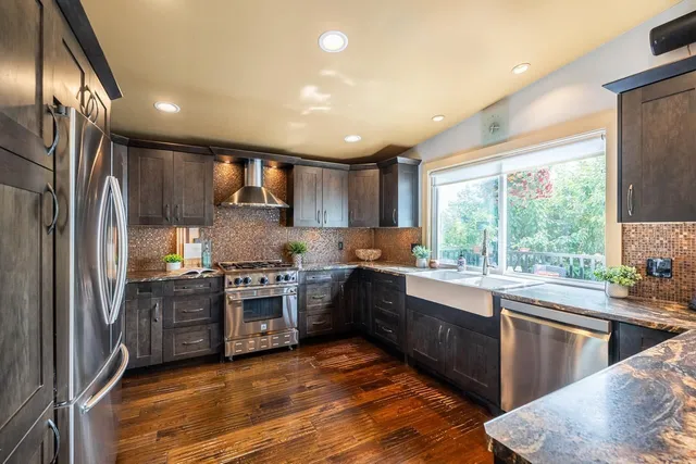 8117 WILTSHIRE BOULEVARD, Delta 2