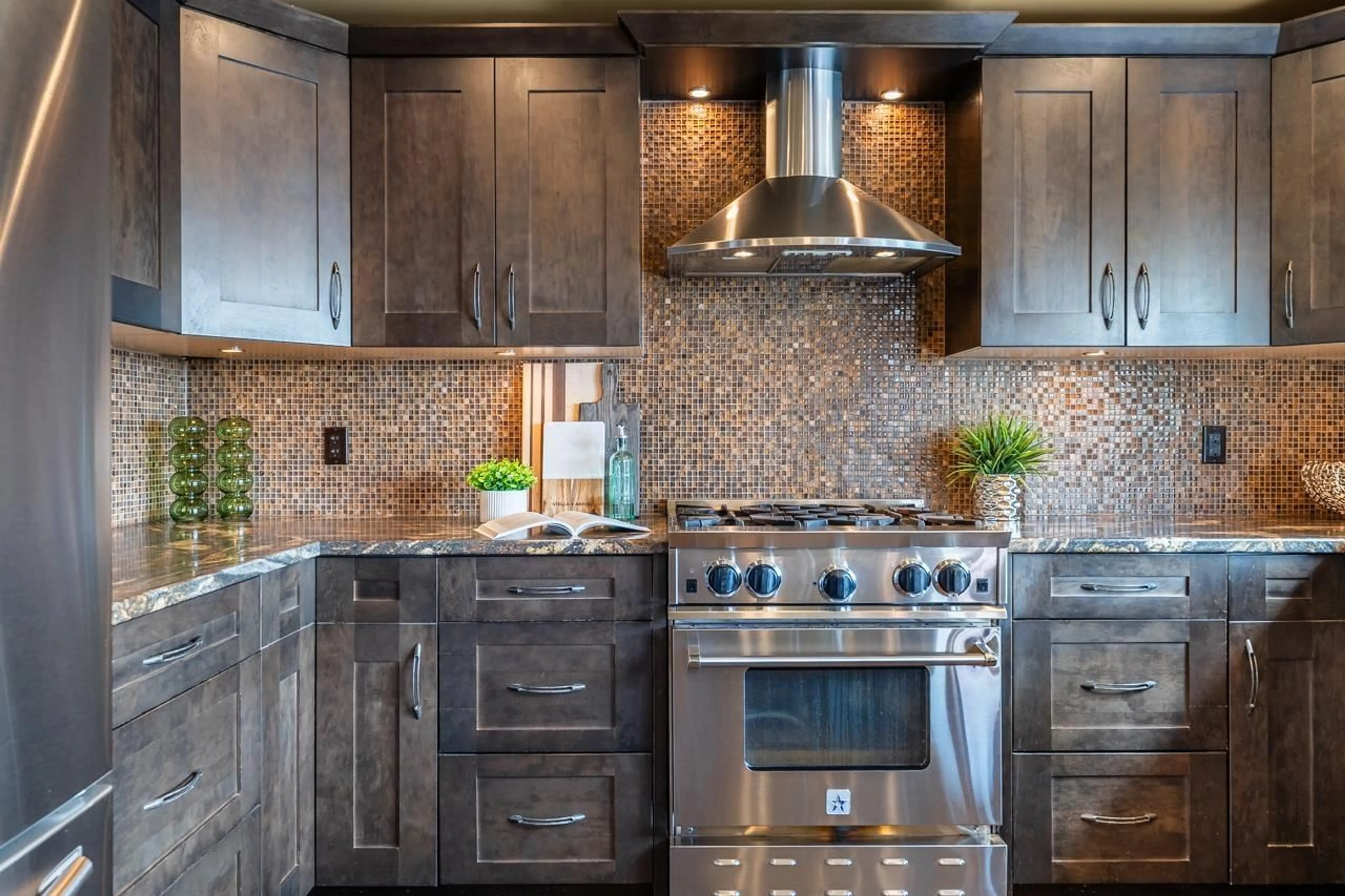 Contemporary kitchen, ceramic/tile floor for 8117 WILTSHIRE BOULEVARD, Delta British Columbia V4C4B5