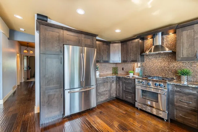 8117 WILTSHIRE BOULEVARD, Delta 5