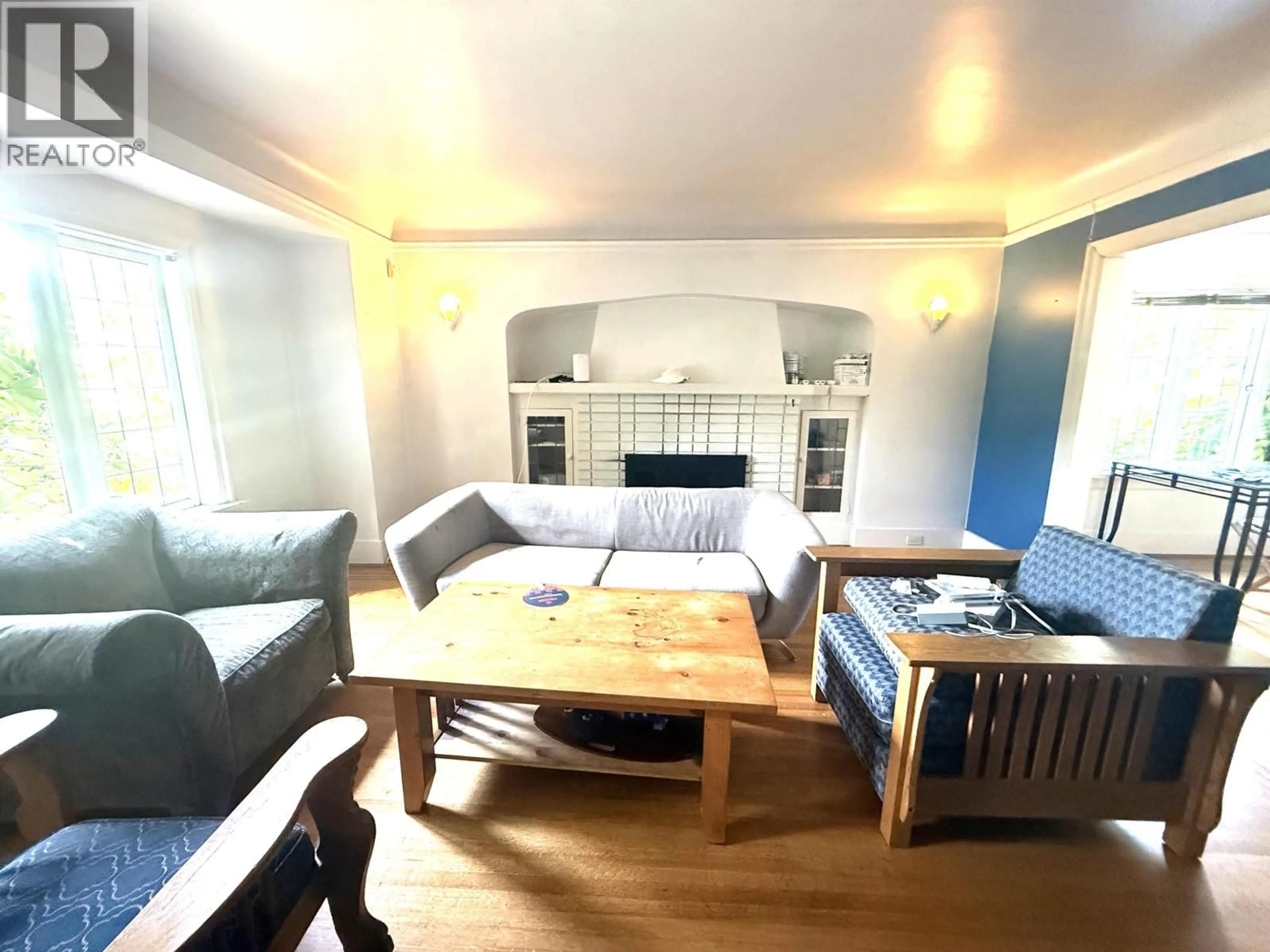 Living room with furniture, wood/laminate floor for 3441 35TH AVENUE, Vancouver British Columbia V6N2N3