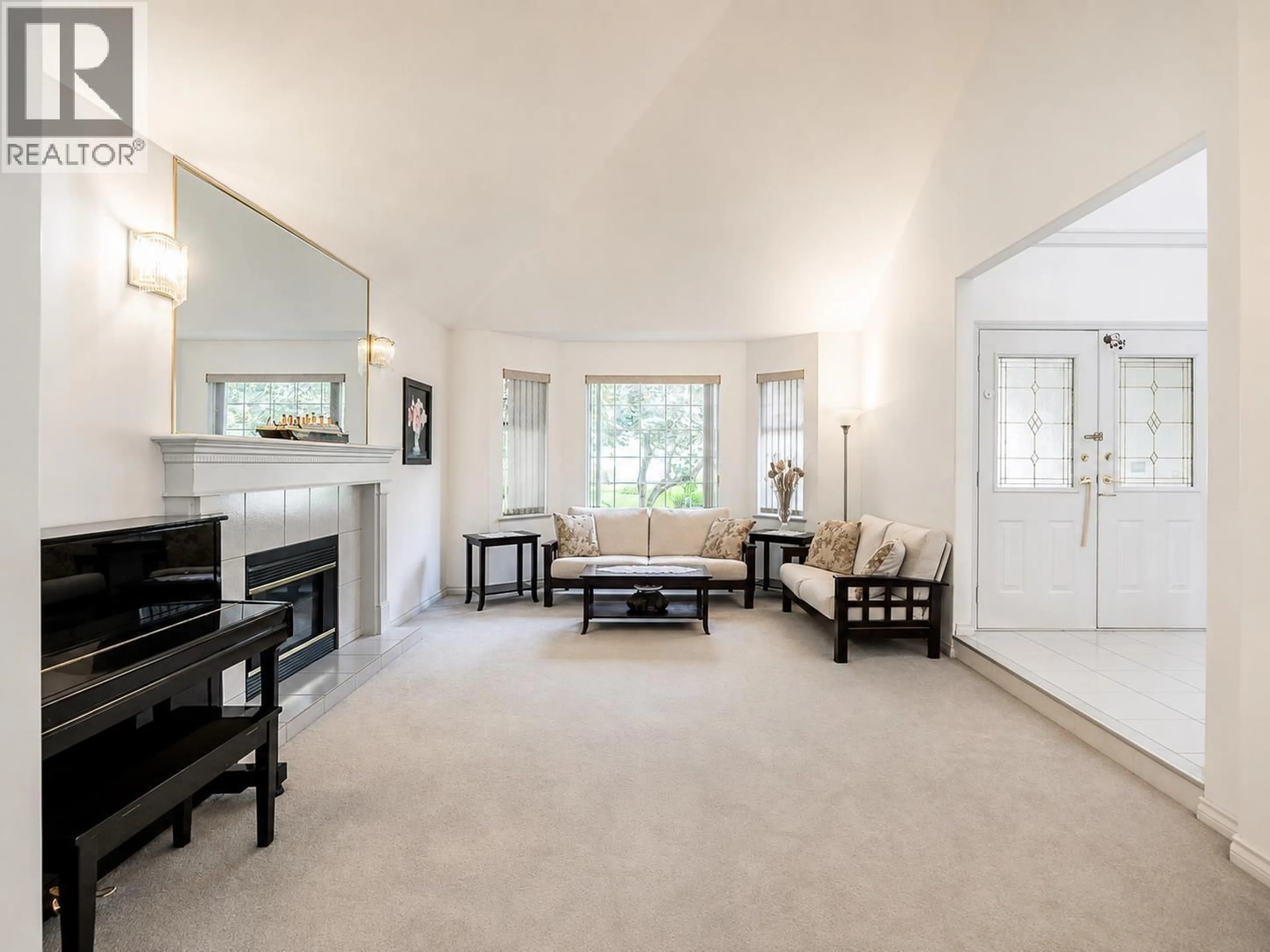 Living room with furniture, unknown for 2980 CLIFFROSE CRESCENT, Coquitlam British Columbia V3E2T2