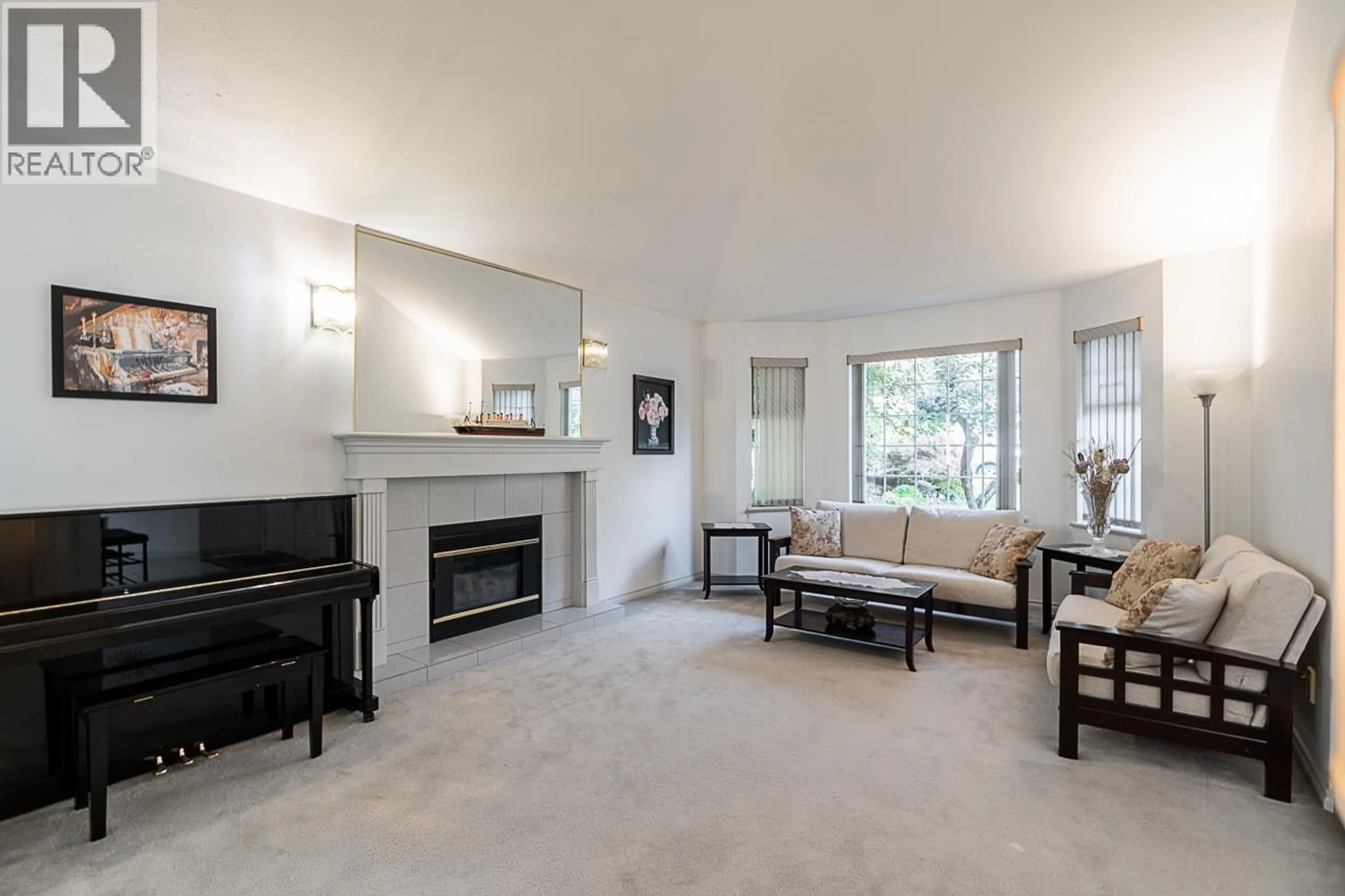 Living room with furniture, unknown for 2980 CLIFFROSE CRESCENT, Coquitlam British Columbia V3E2T2