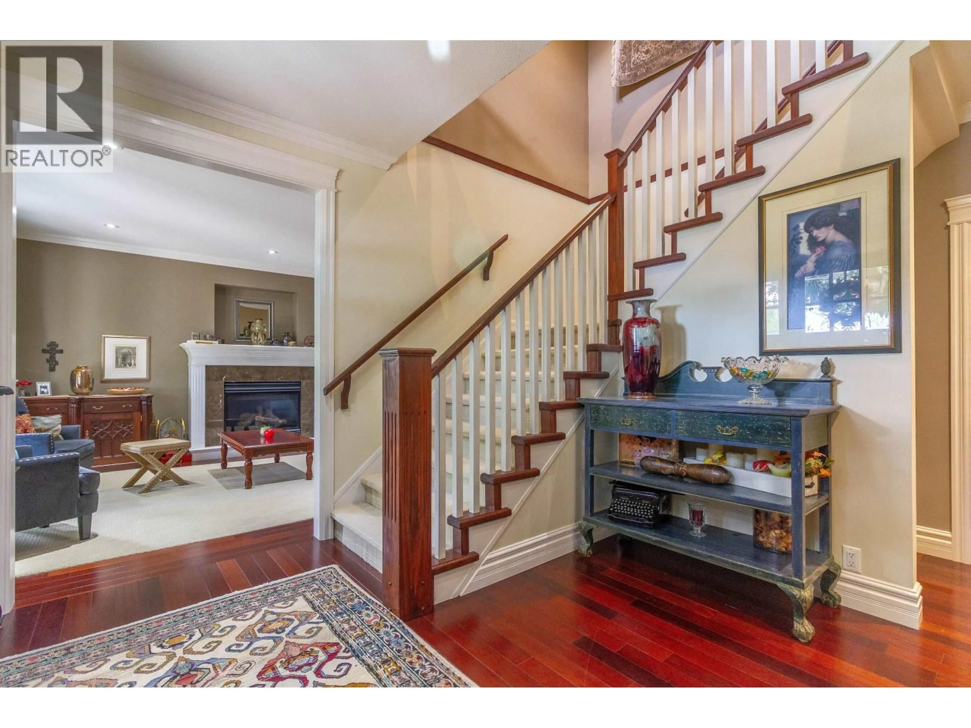 Indoor entryway for 358 14TH STREET, North Vancouver British Columbia V7L2N6
