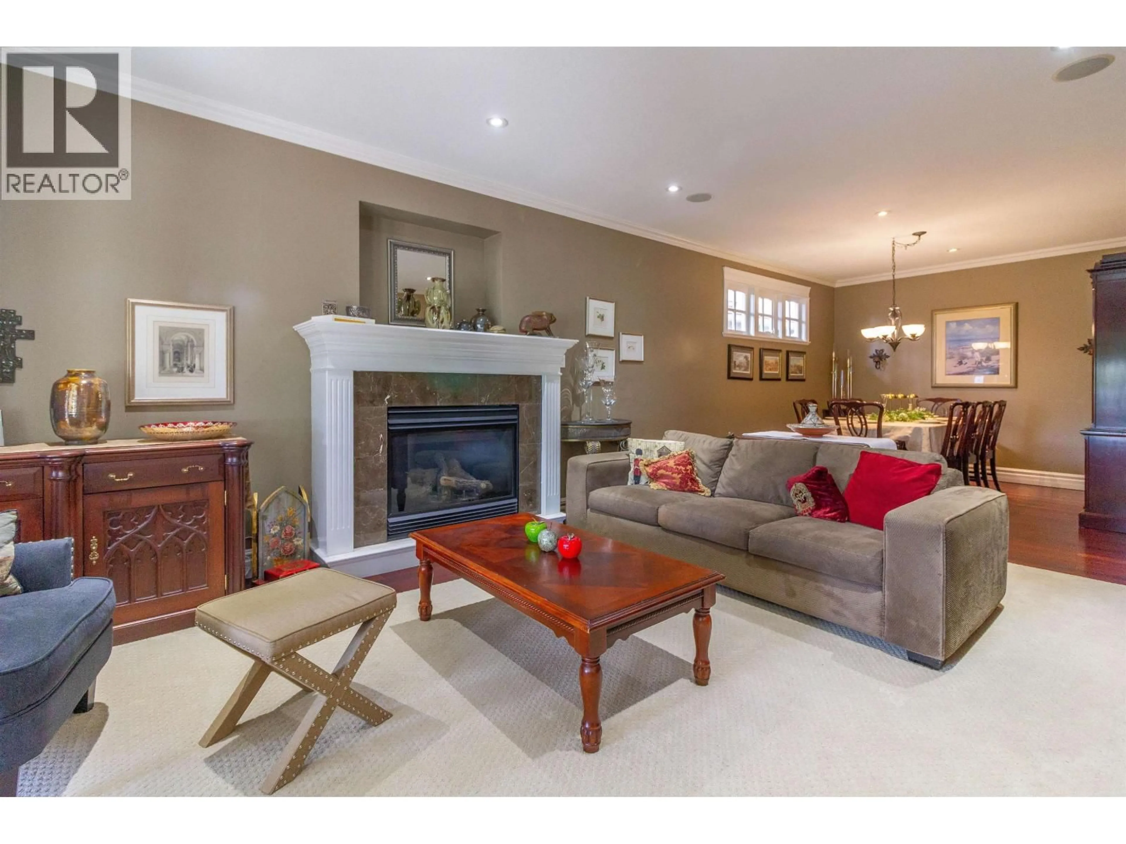Living room with furniture, unknown for 358 14TH STREET, North Vancouver British Columbia V7L2N6