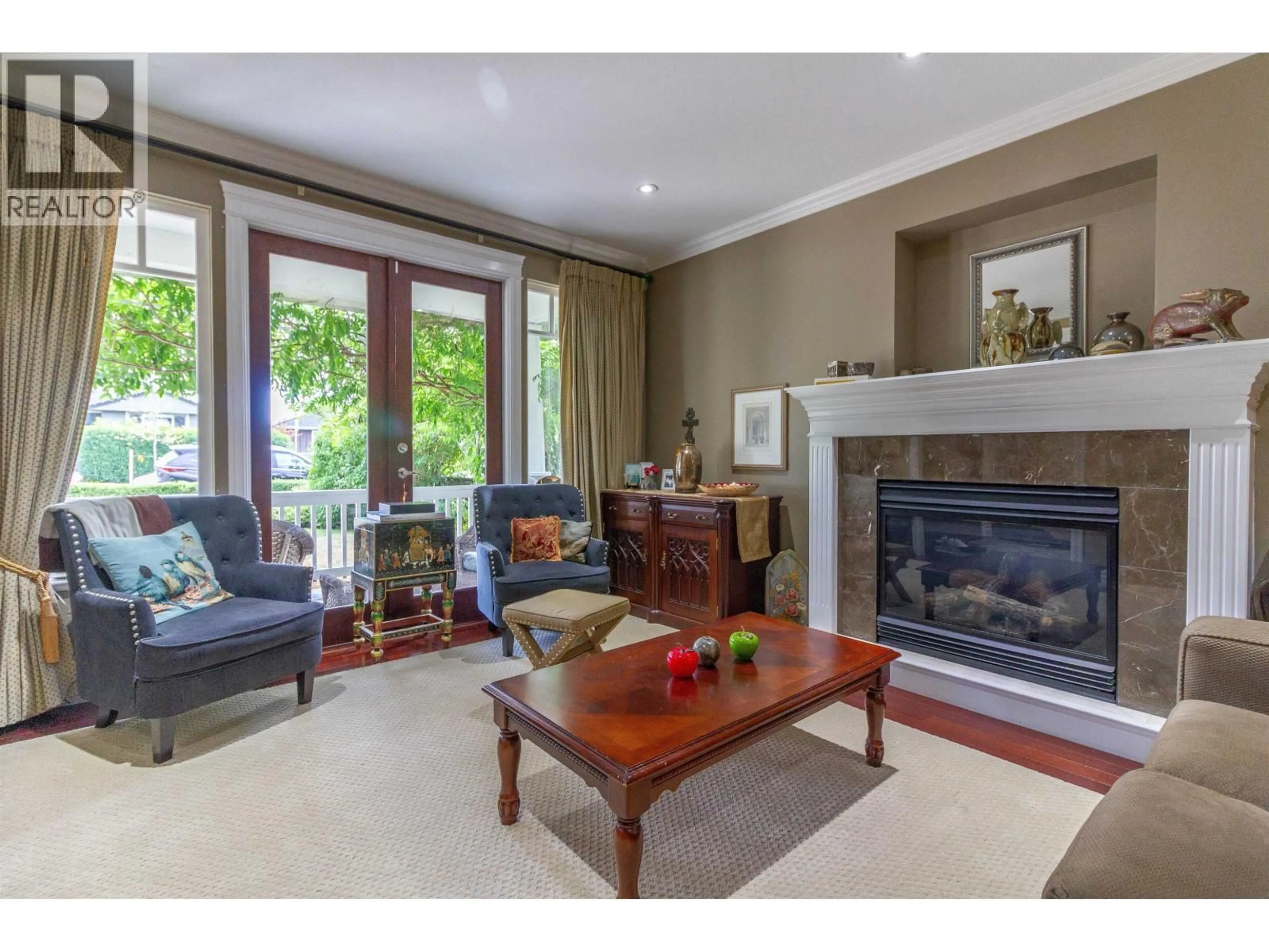 Living room with furniture, unknown for 358 14TH STREET, North Vancouver British Columbia V7L2N6