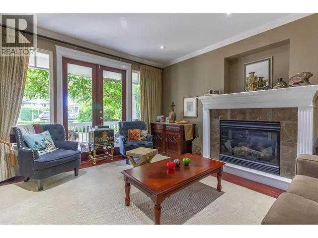358 14TH STREET, North Vancouver 4