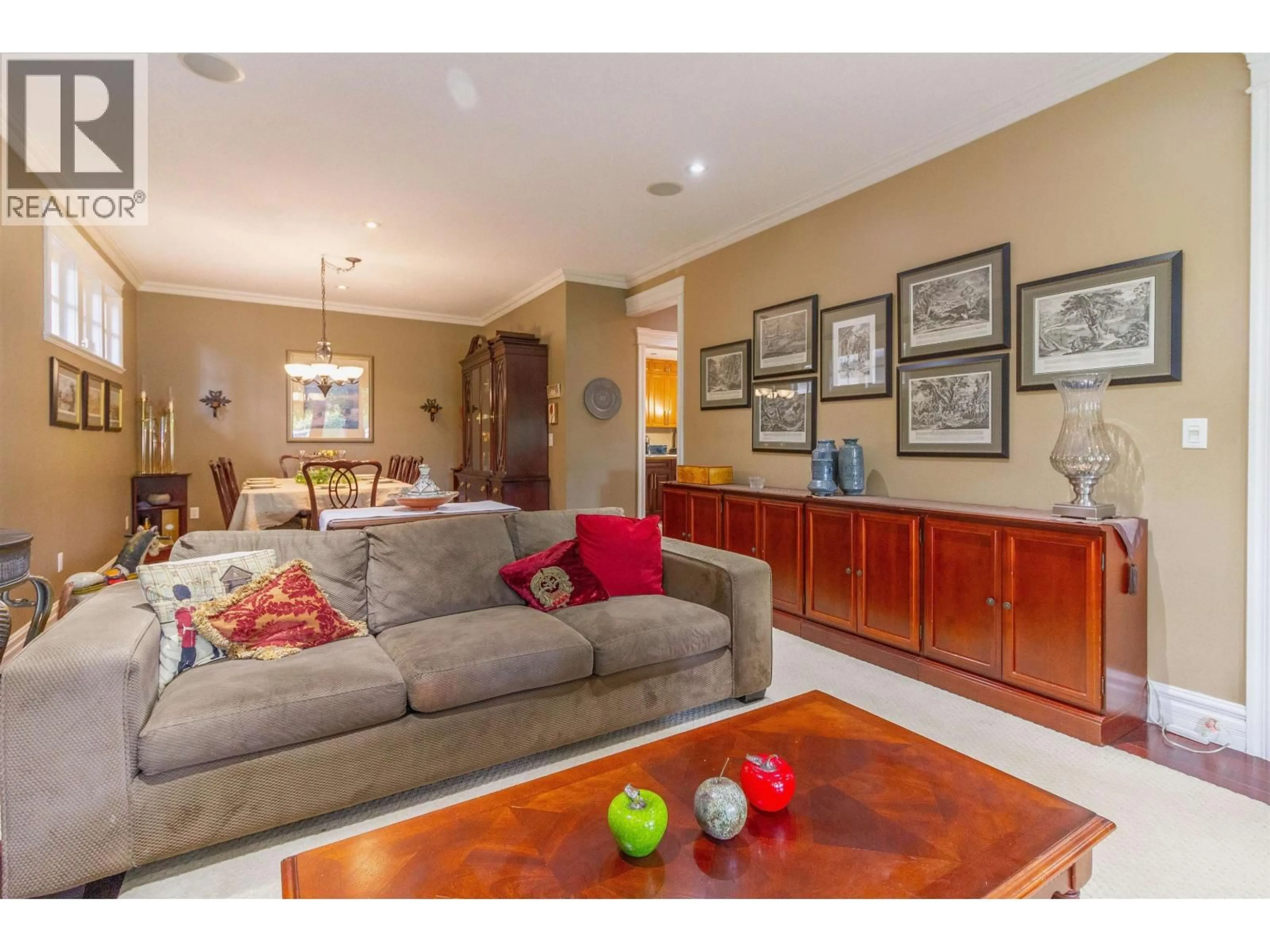 Living room with furniture, unknown for 358 14TH STREET, North Vancouver British Columbia V7L2N6