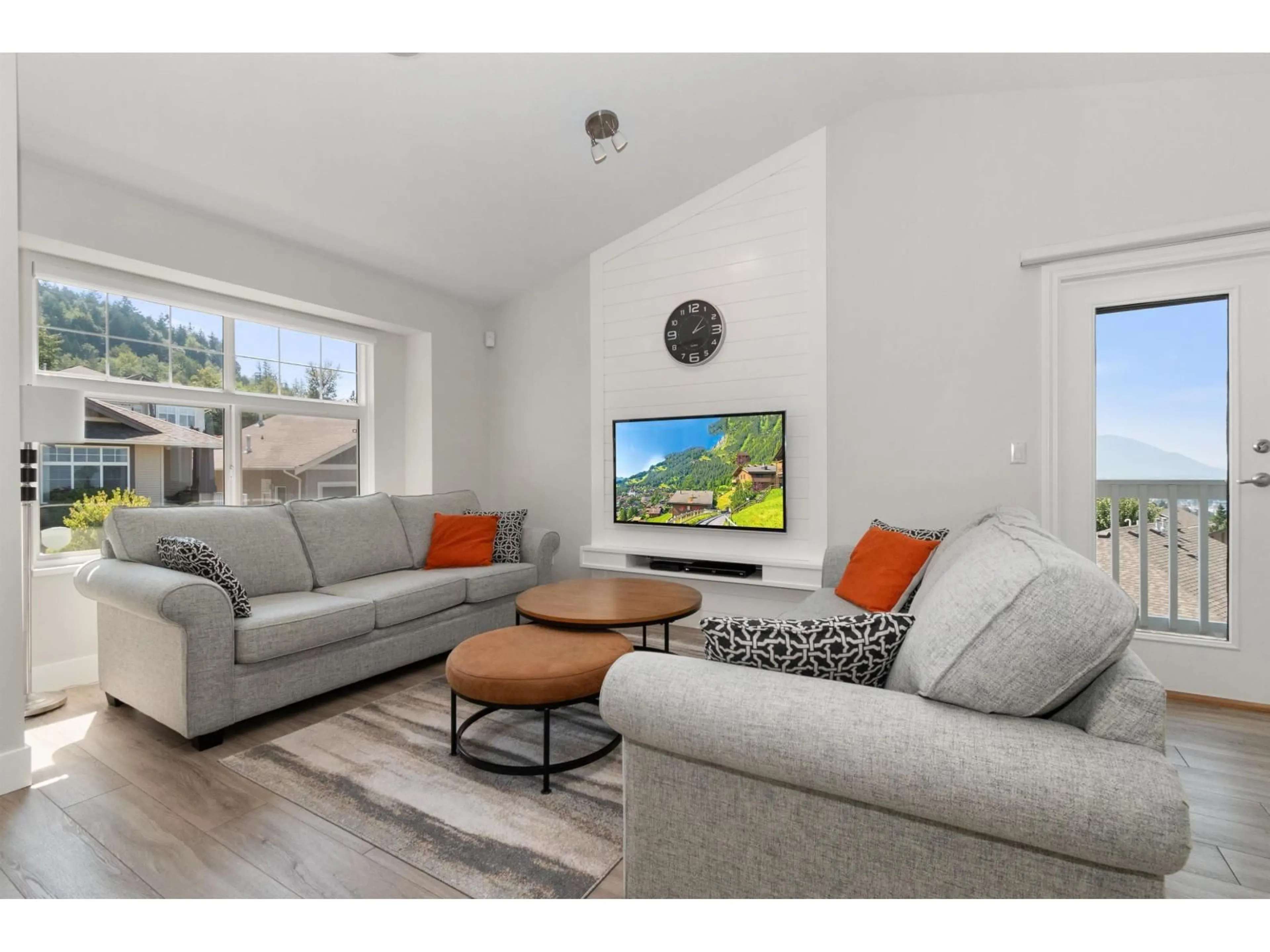Living room with furniture, wood/laminate floor for 62 - 5700 JINKERSON ROAD, Chilliwack British Columbia V2R5N6