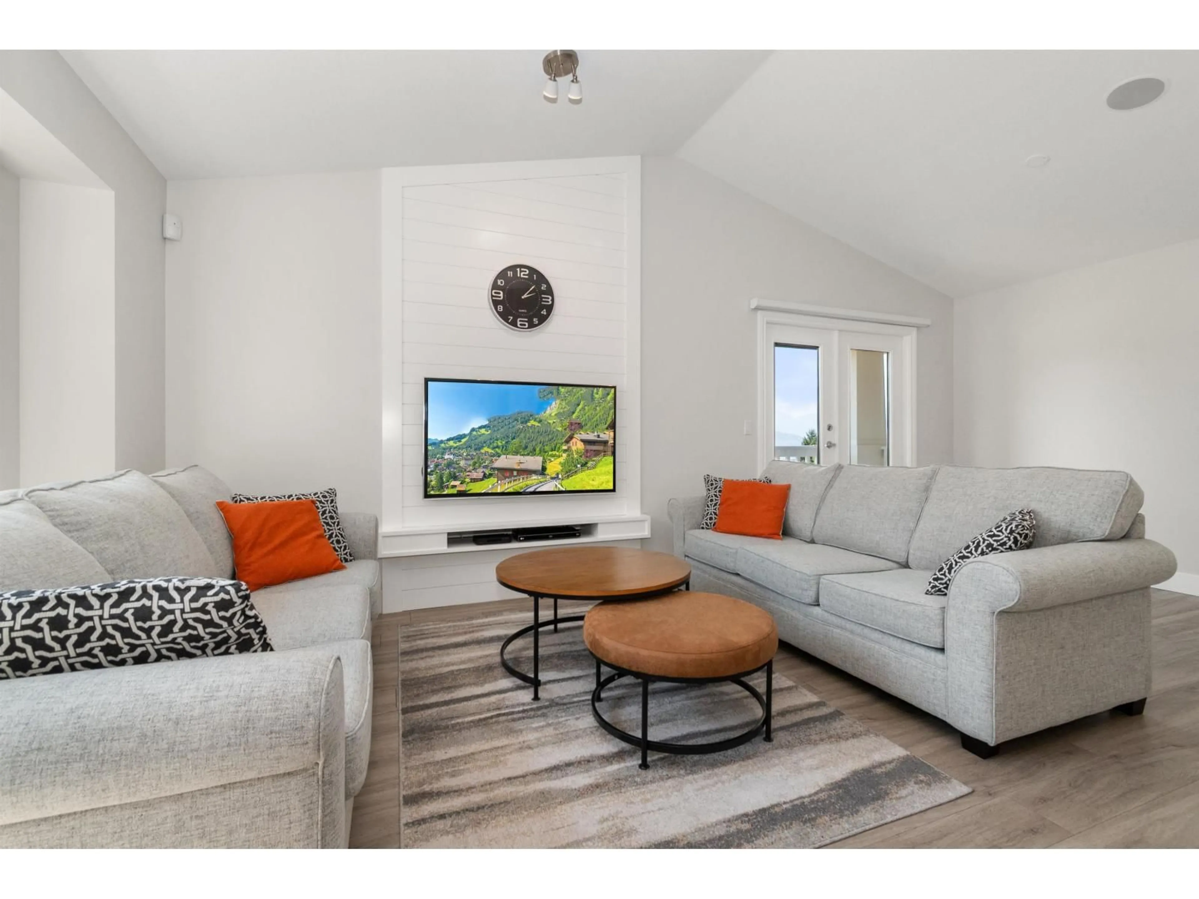 Living room with furniture, wood/laminate floor for 62 - 5700 JINKERSON ROAD, Chilliwack British Columbia V2R5N6