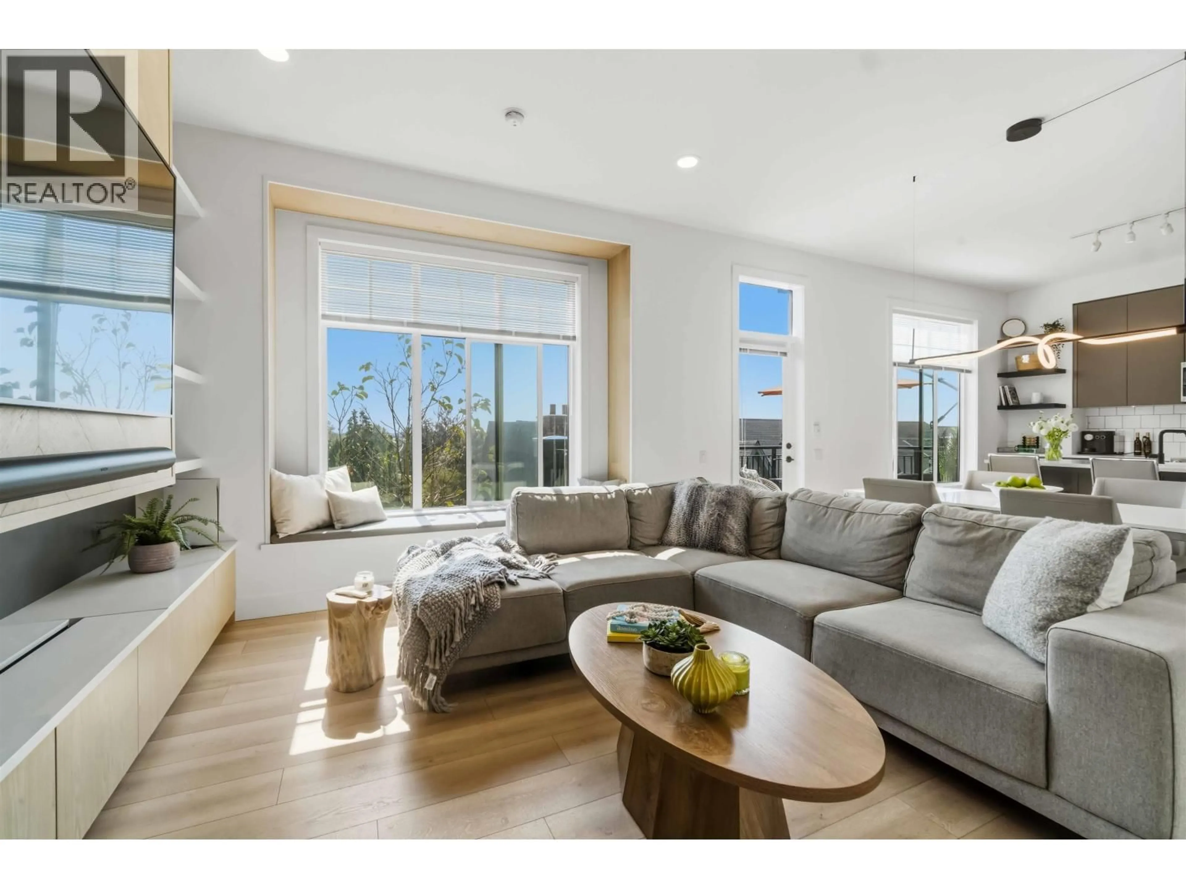 Living room with furniture, unknown for 9 - 3552 VICTORIA DRIVE, Coquitlam British Columbia V3N0N7