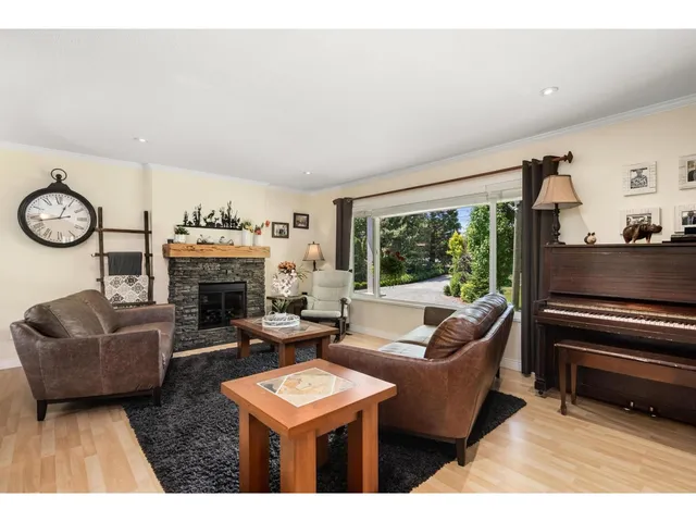 10268 YOUNG ROAD, Chilliwack 5