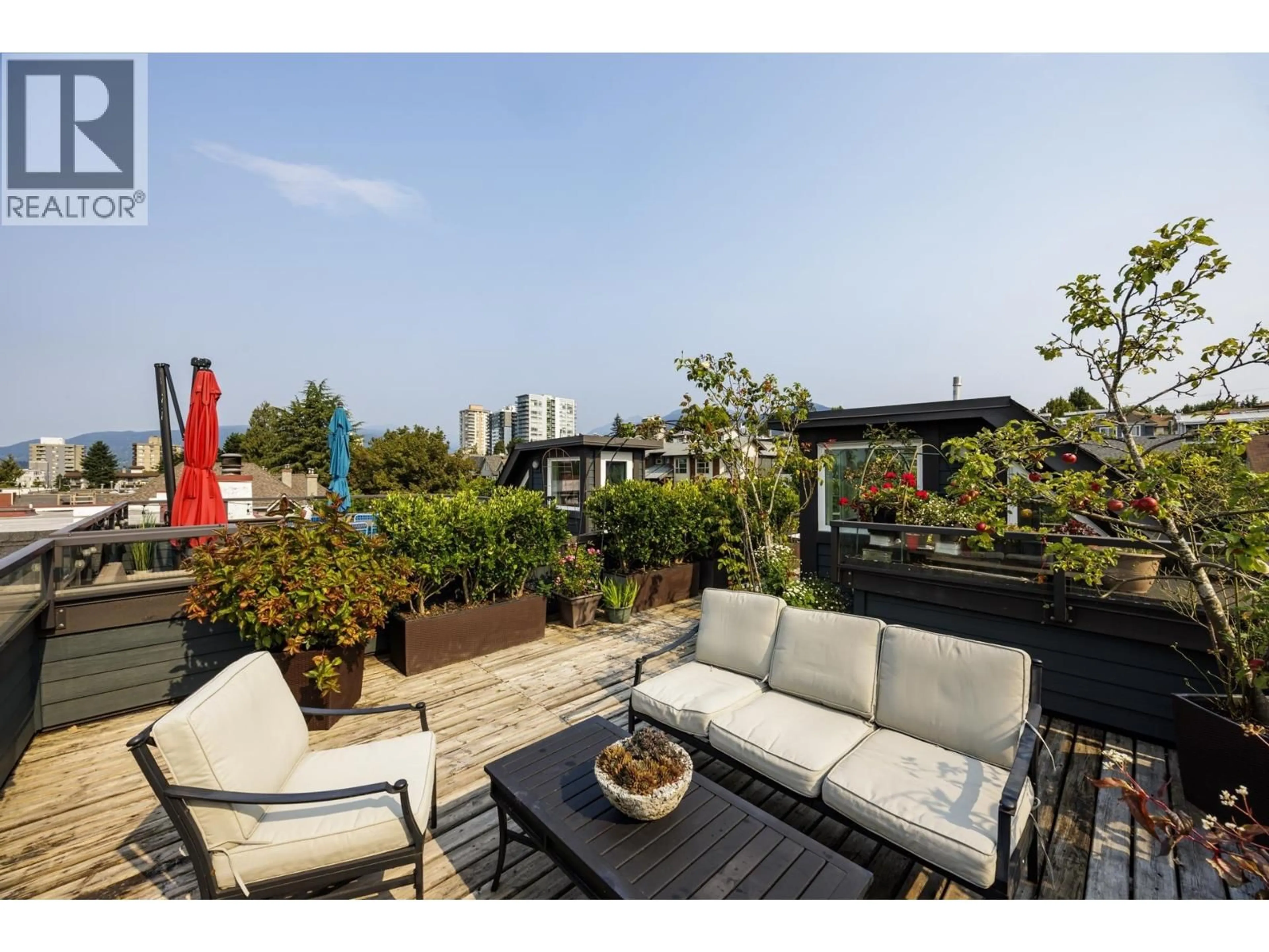 Patio, unknown for 2 - 263 5TH STREET, North Vancouver British Columbia V7L1L8