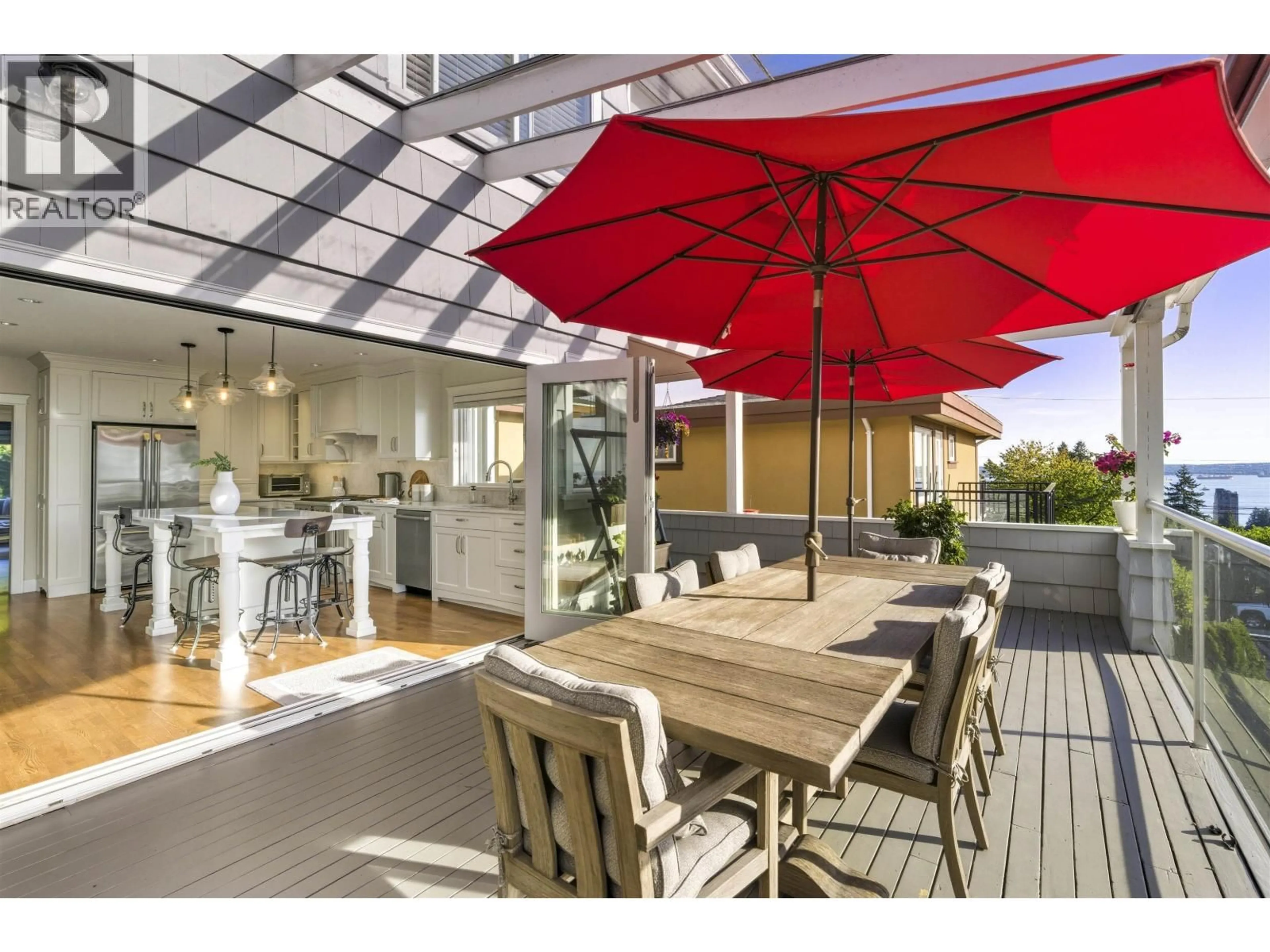 Patio, street for 1631 22ND STREET, West Vancouver British Columbia V7V4E2