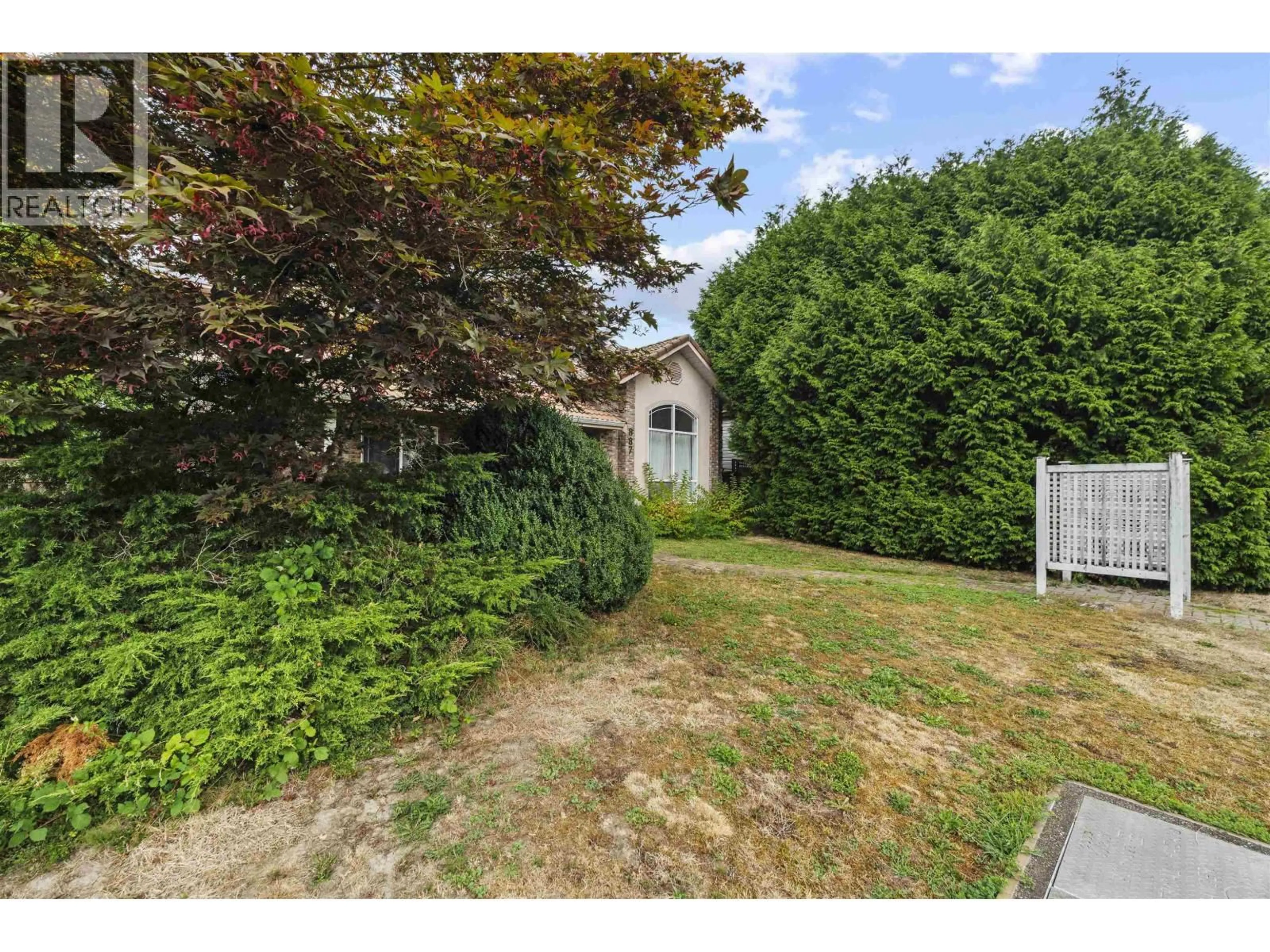 A pic from outside/outdoor area/front of a property/back of a property/a pic from drone, street for 887 RIVERSIDE DRIVE, Port Coquitlam British Columbia V3B7T6