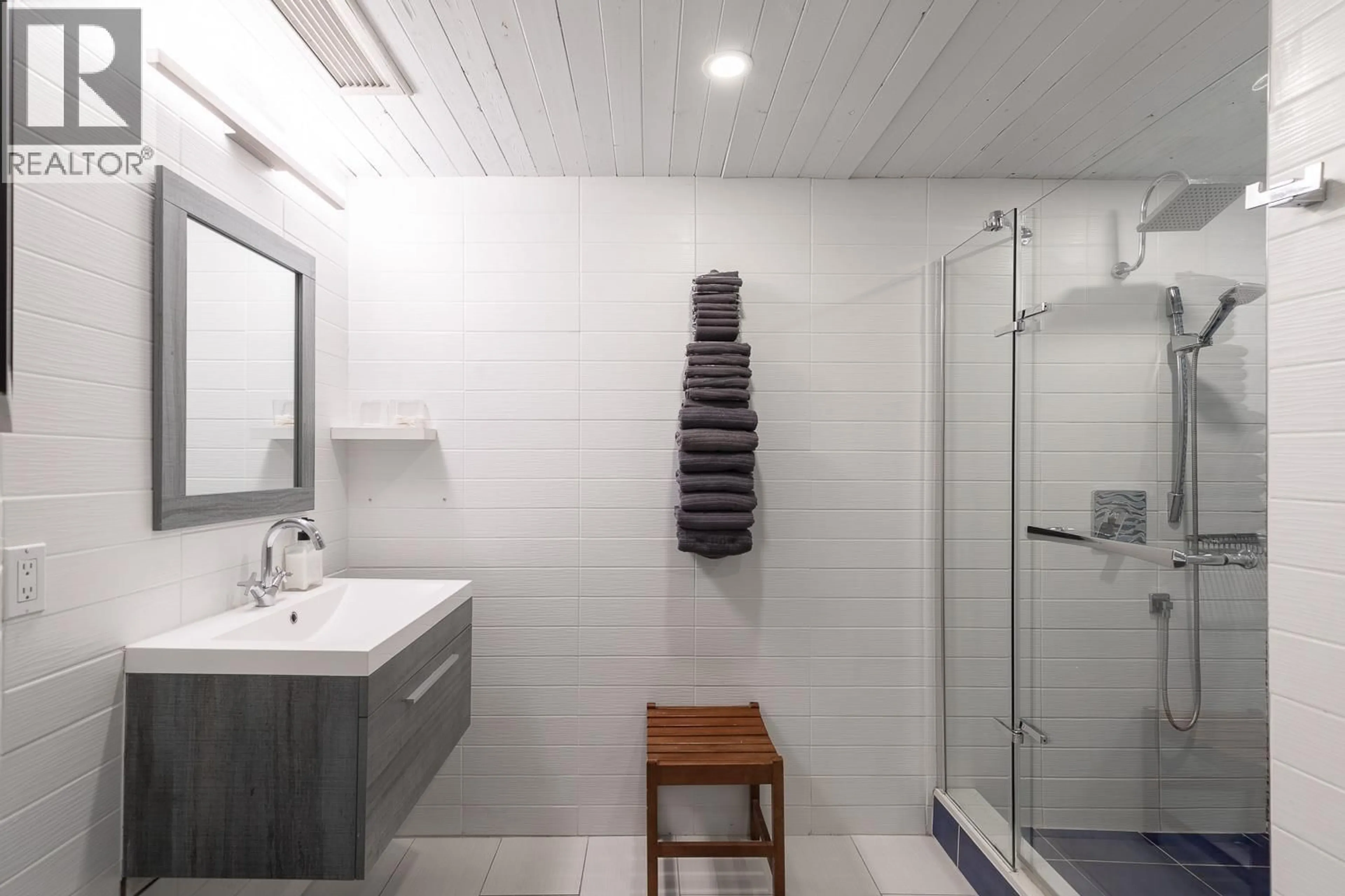 Standard bathroom, ceramic/tile floor for 302 - 4111 GOLFERS APPROACH, Whistler British Columbia V8E1A4