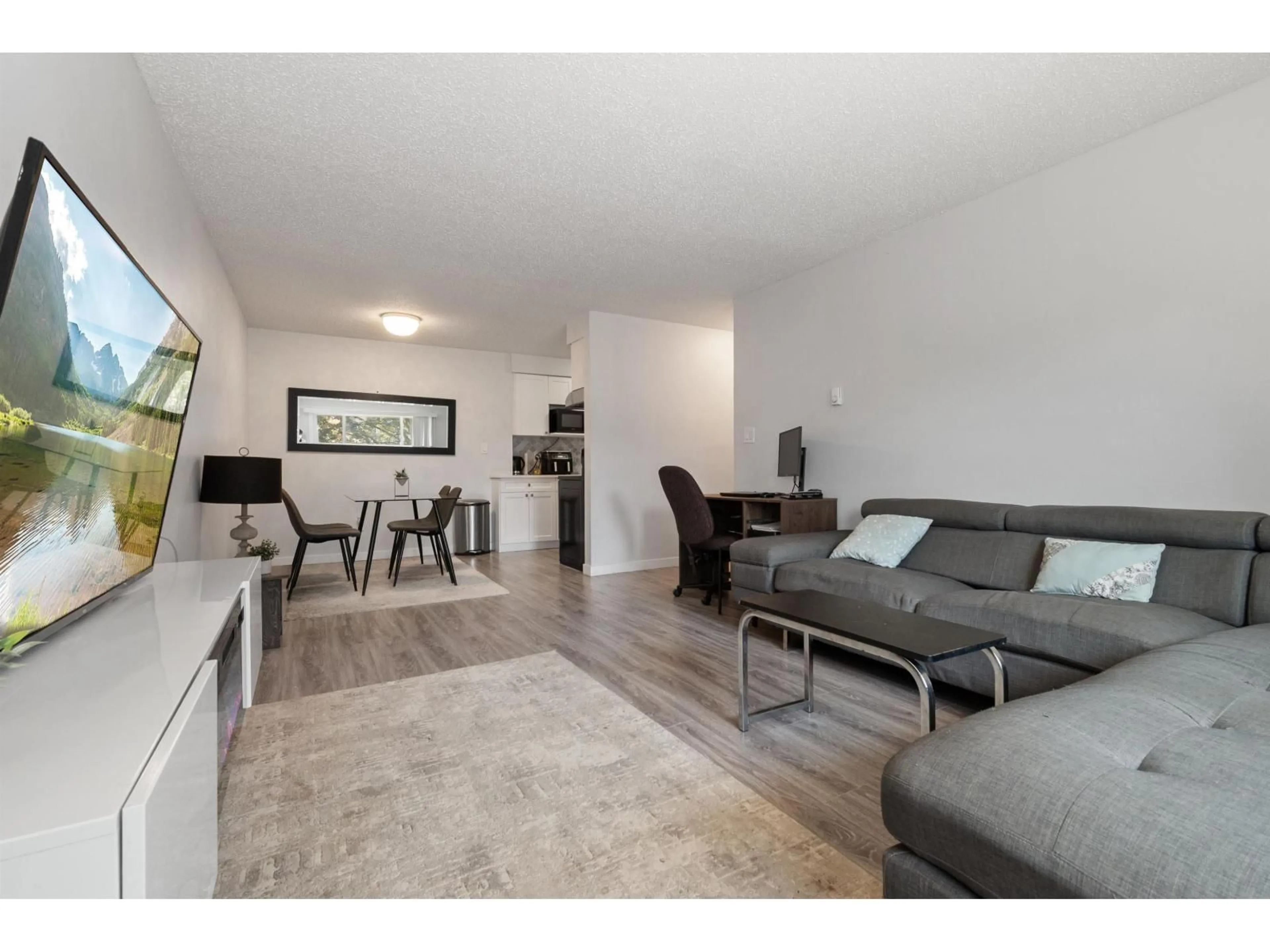 Living room with furniture, unknown for 115 - 45598 MCINTOSH DRIVE, Chilliwack British Columbia V2P7J3