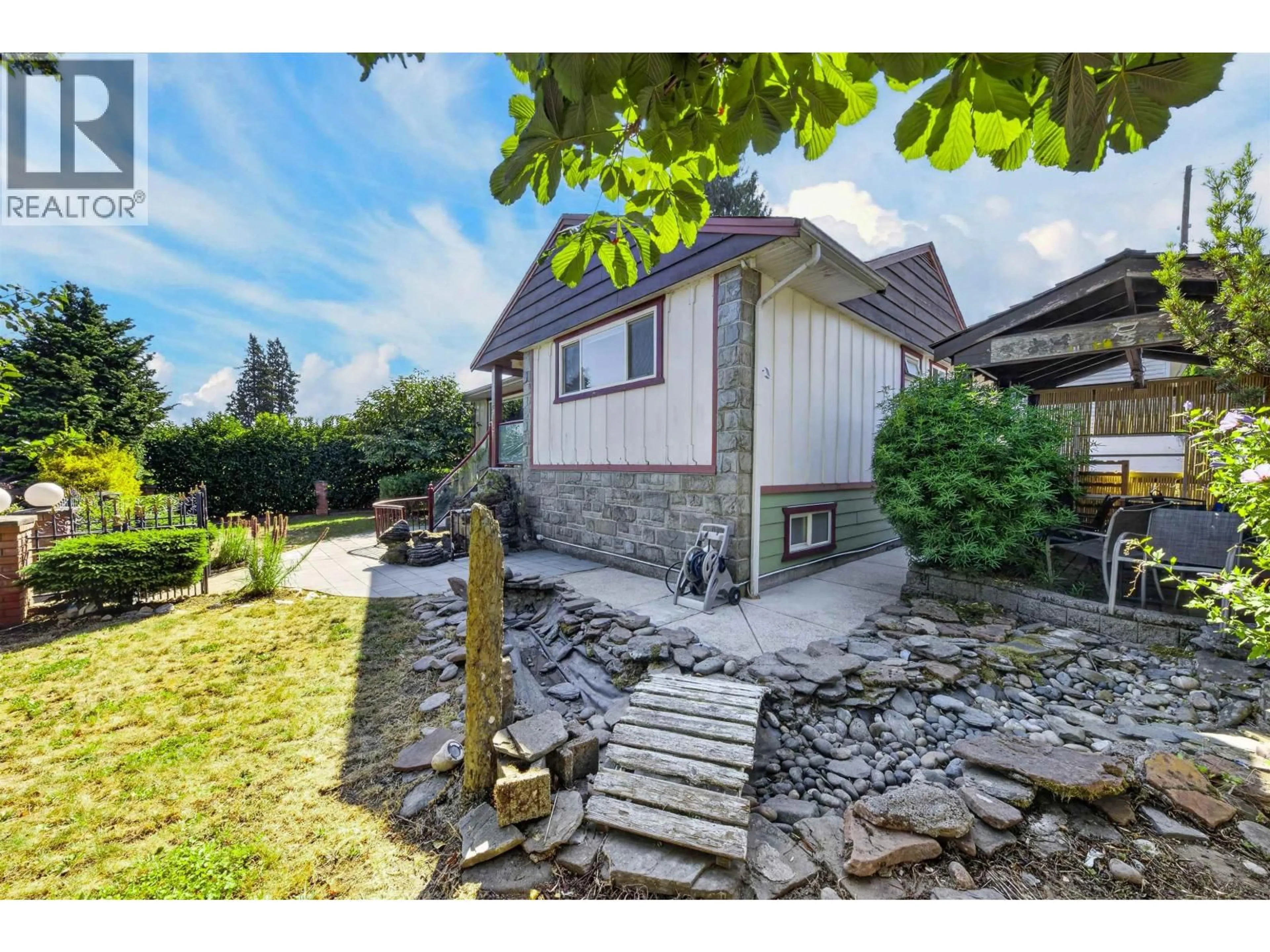 A pic from outside/outdoor area/front of a property/back of a property/a pic from drone, street for 4116 GILPIN CRESCENT, Burnaby British Columbia V5G2K2