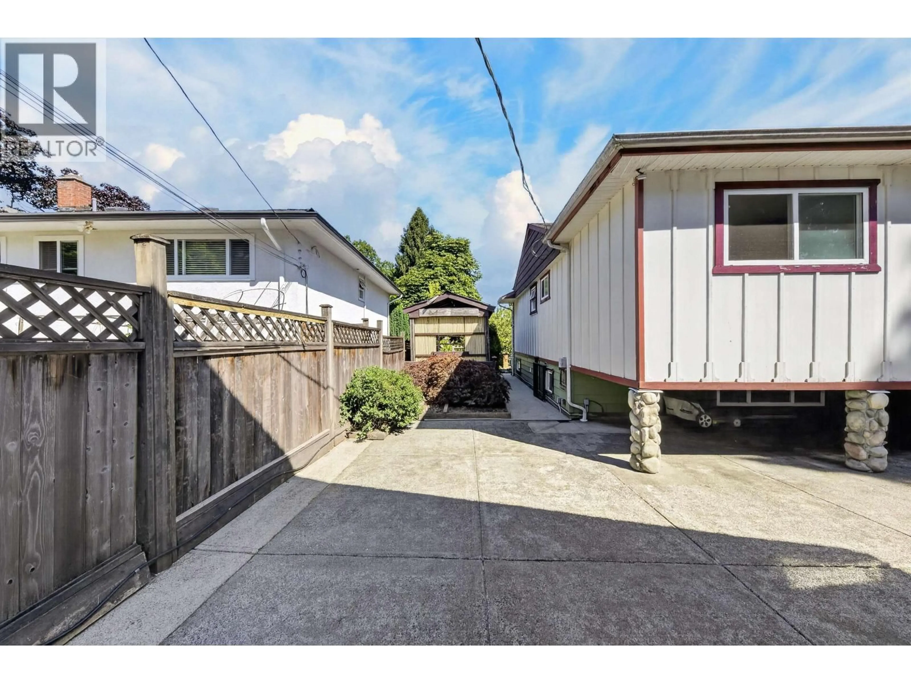 Unknown for 4116 GILPIN CRESCENT, Burnaby British Columbia V5G2K2