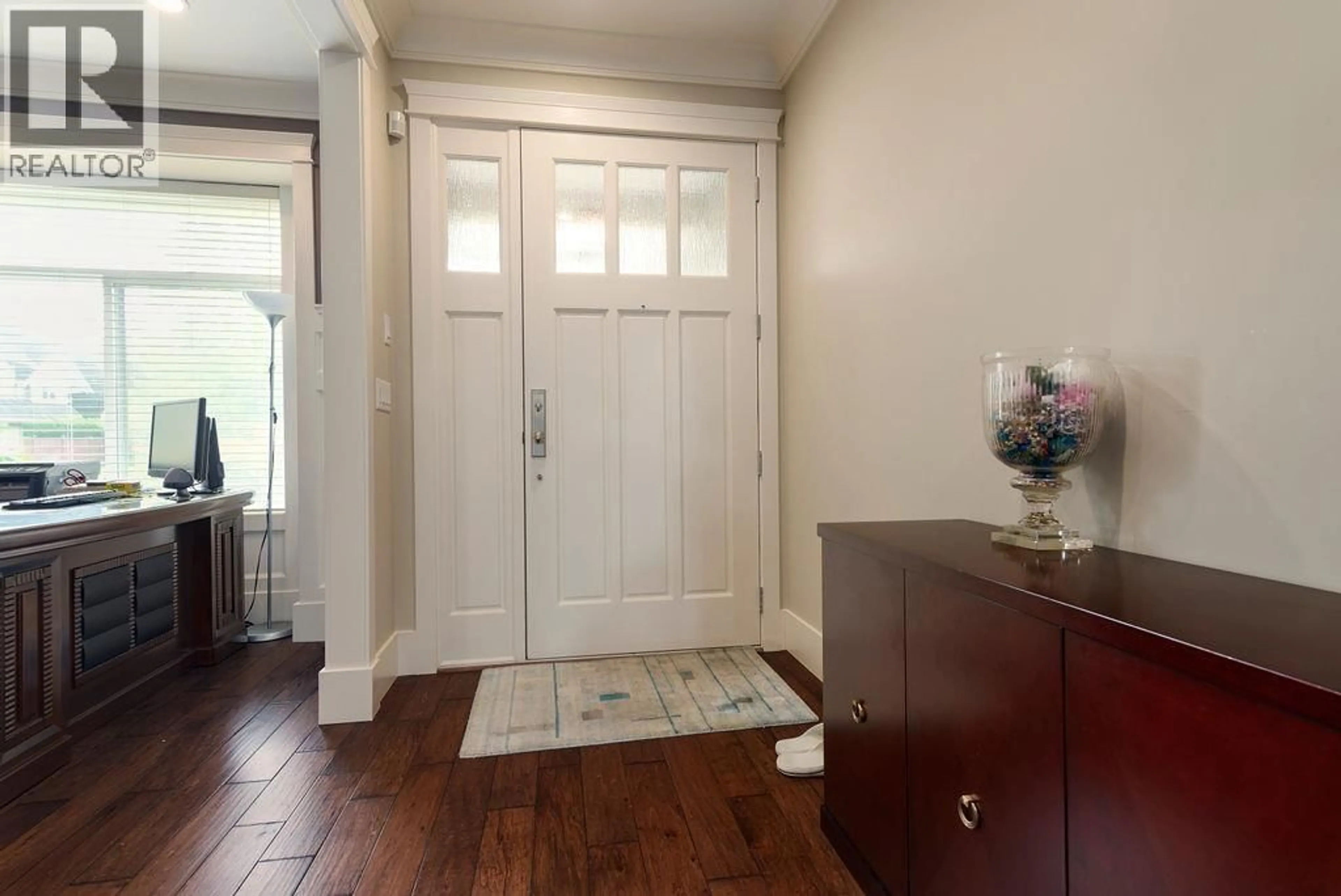 Indoor entryway for 5509 COVE INLET ROAD, Ladner British Columbia V4K5H2