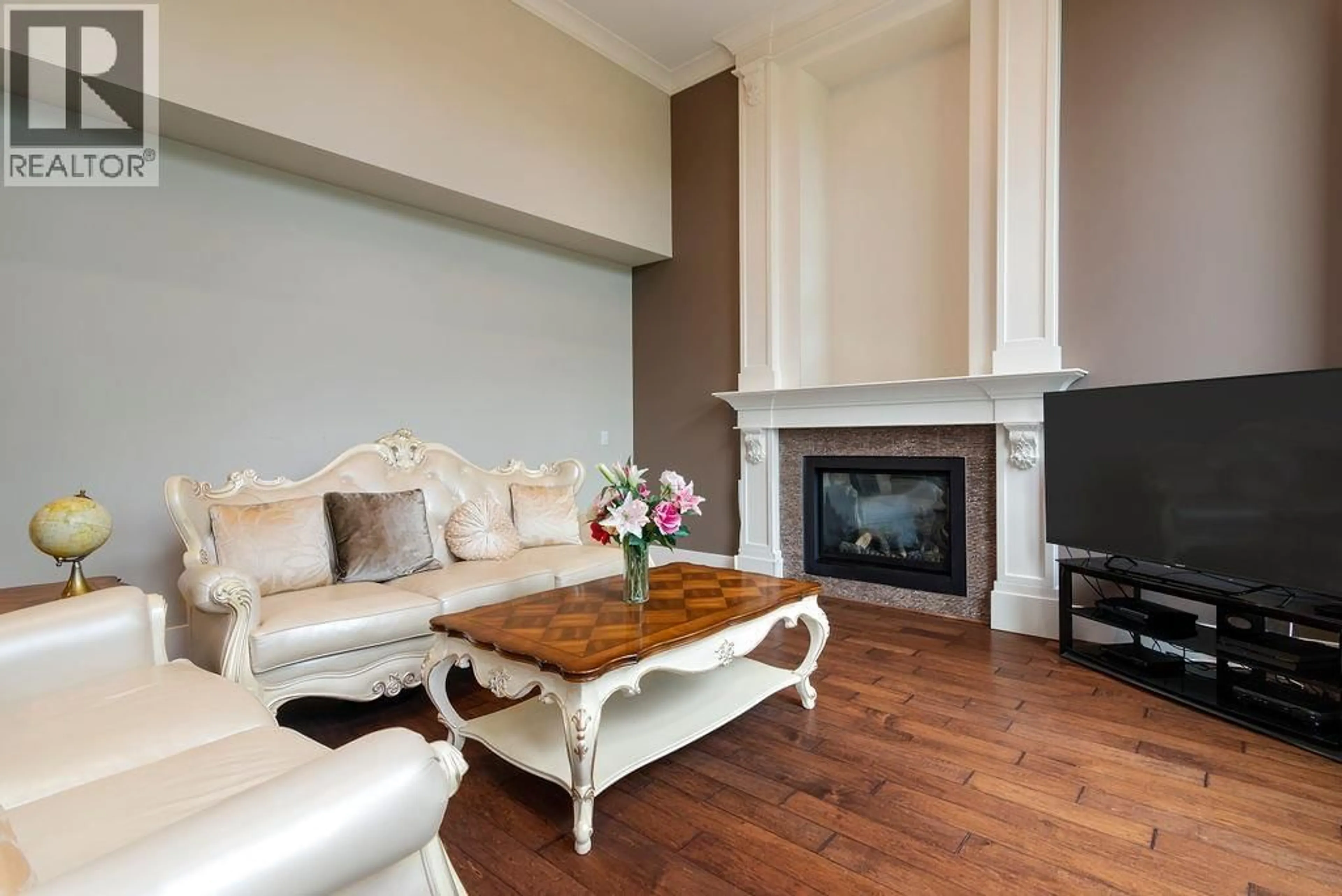 Living room with furniture, wood/laminate floor for 5509 COVE INLET ROAD, Ladner British Columbia V4K5H2