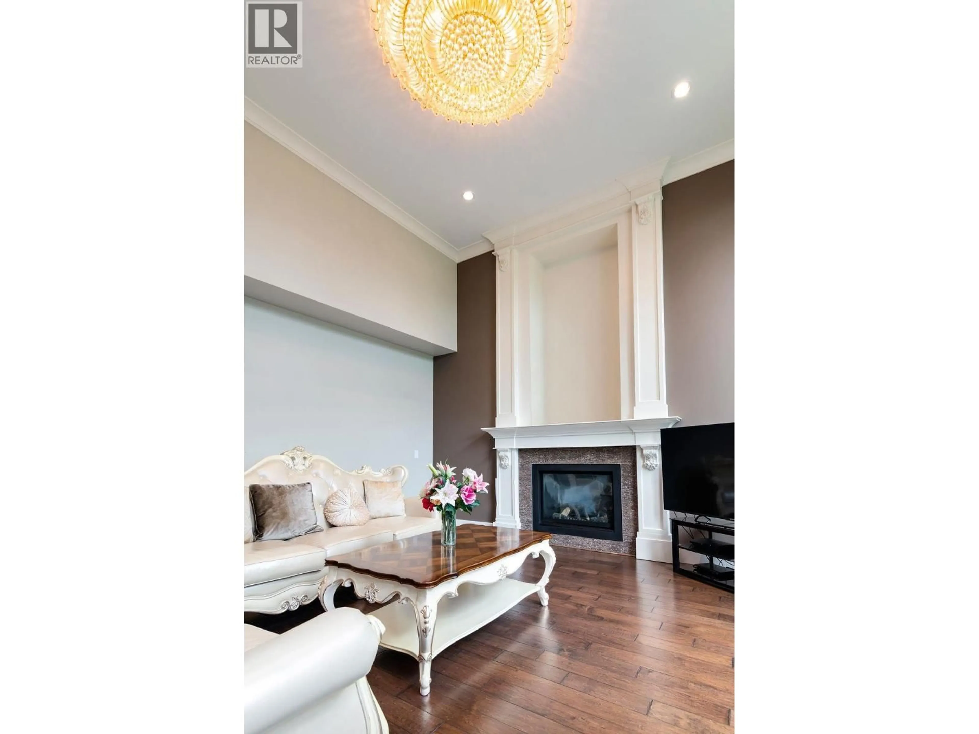 Living room with furniture, wood/laminate floor for 5509 COVE INLET ROAD, Ladner British Columbia V4K5H2