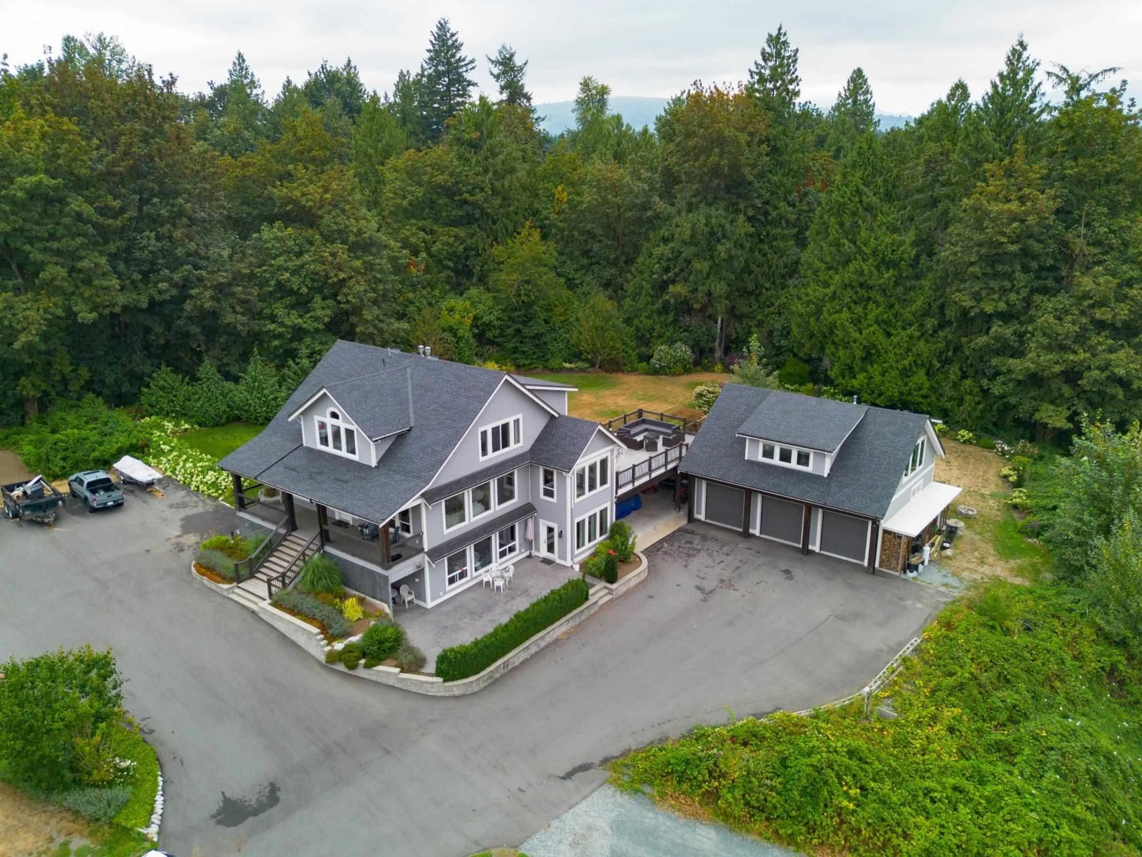 A pic from outside/outdoor area/front of a property/back of a property/a pic from drone, unknown for 31123 HARRIS ROAD, Abbotsford British Columbia V4X1W2