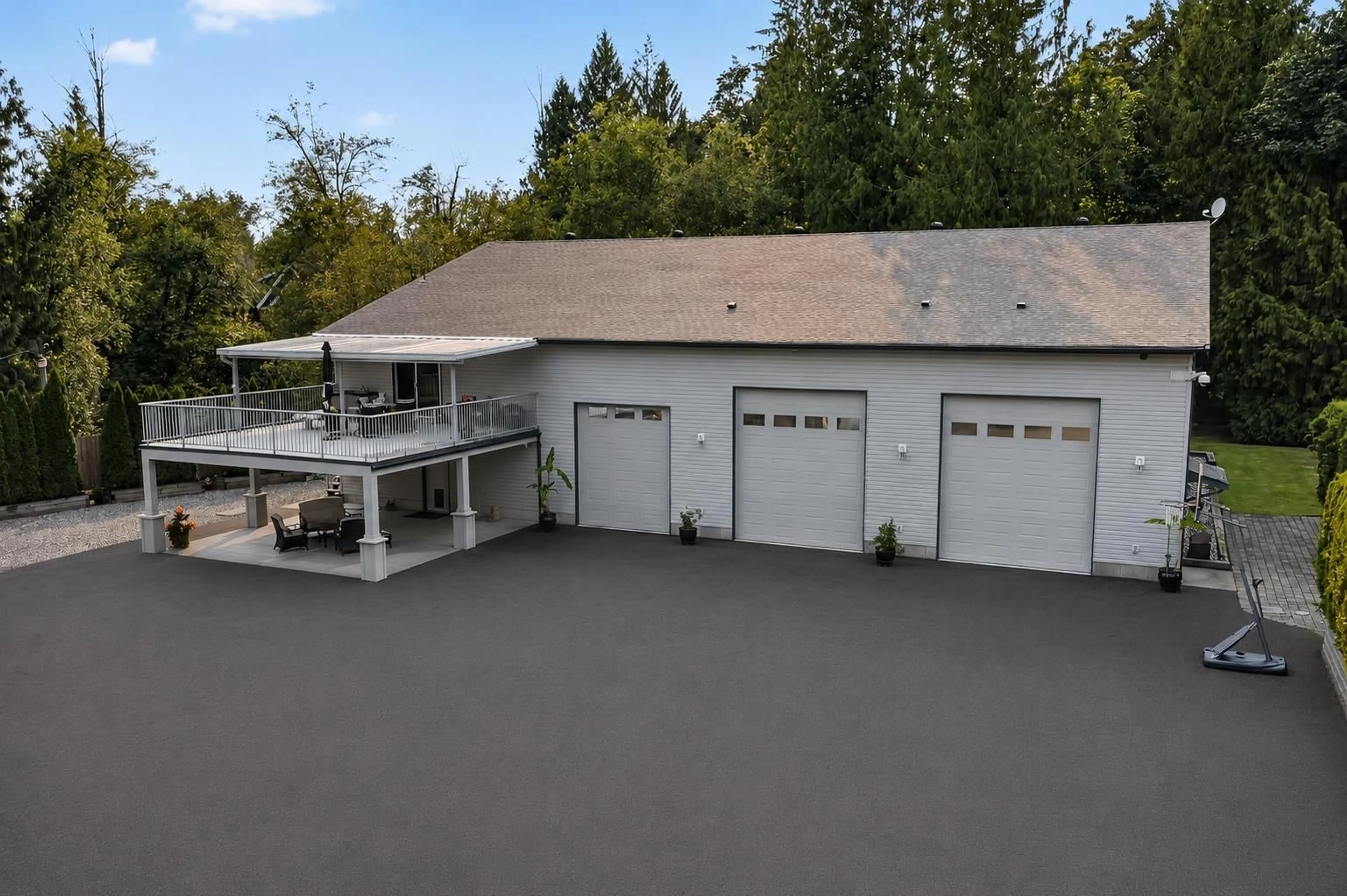Indoor garage for 21790 100 AVENUE, Langley British Columbia V1M3V1