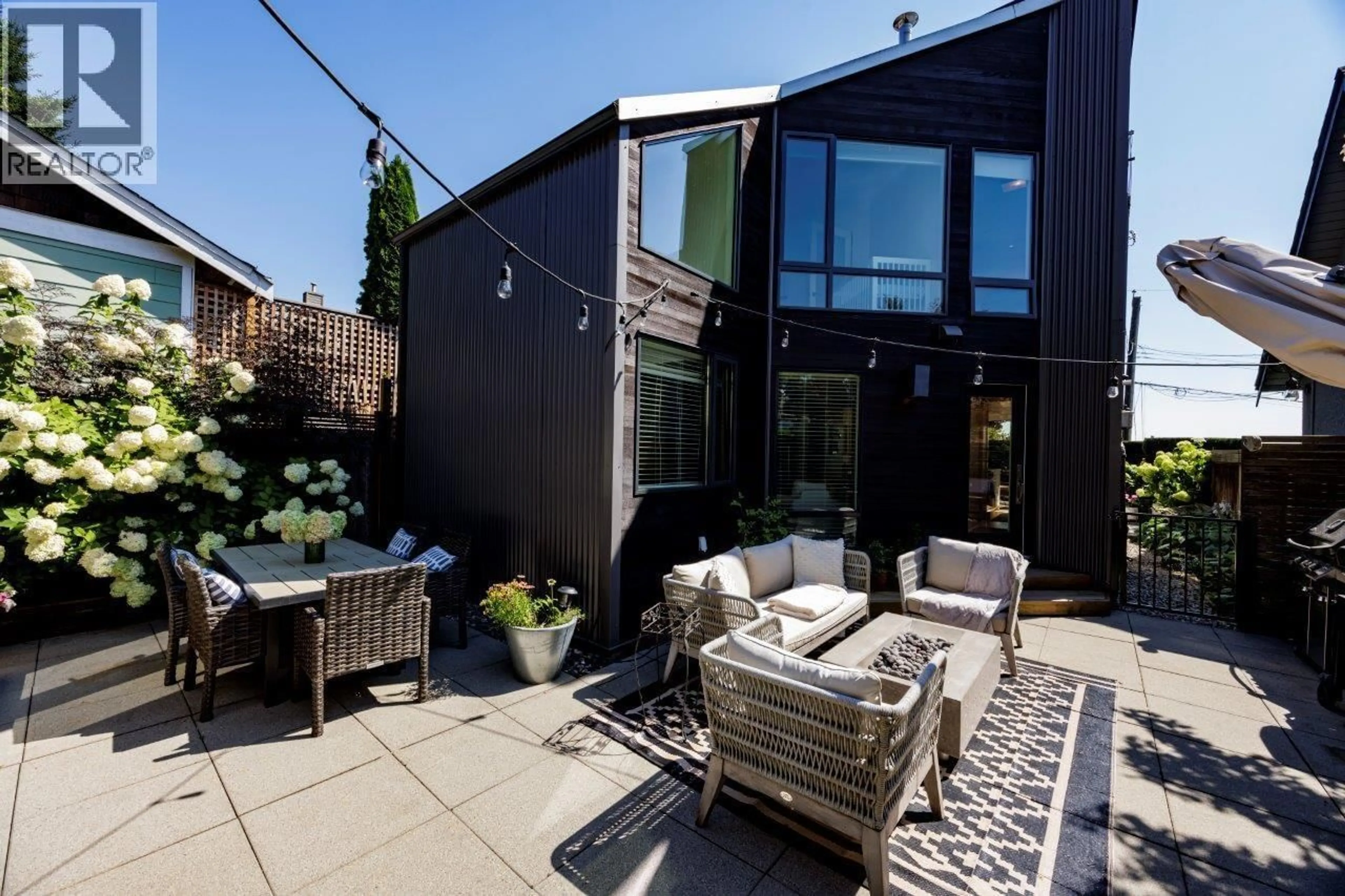 Patio, street for 126 ST. JAMES ROAD, North Vancouver British Columbia V7N1K9