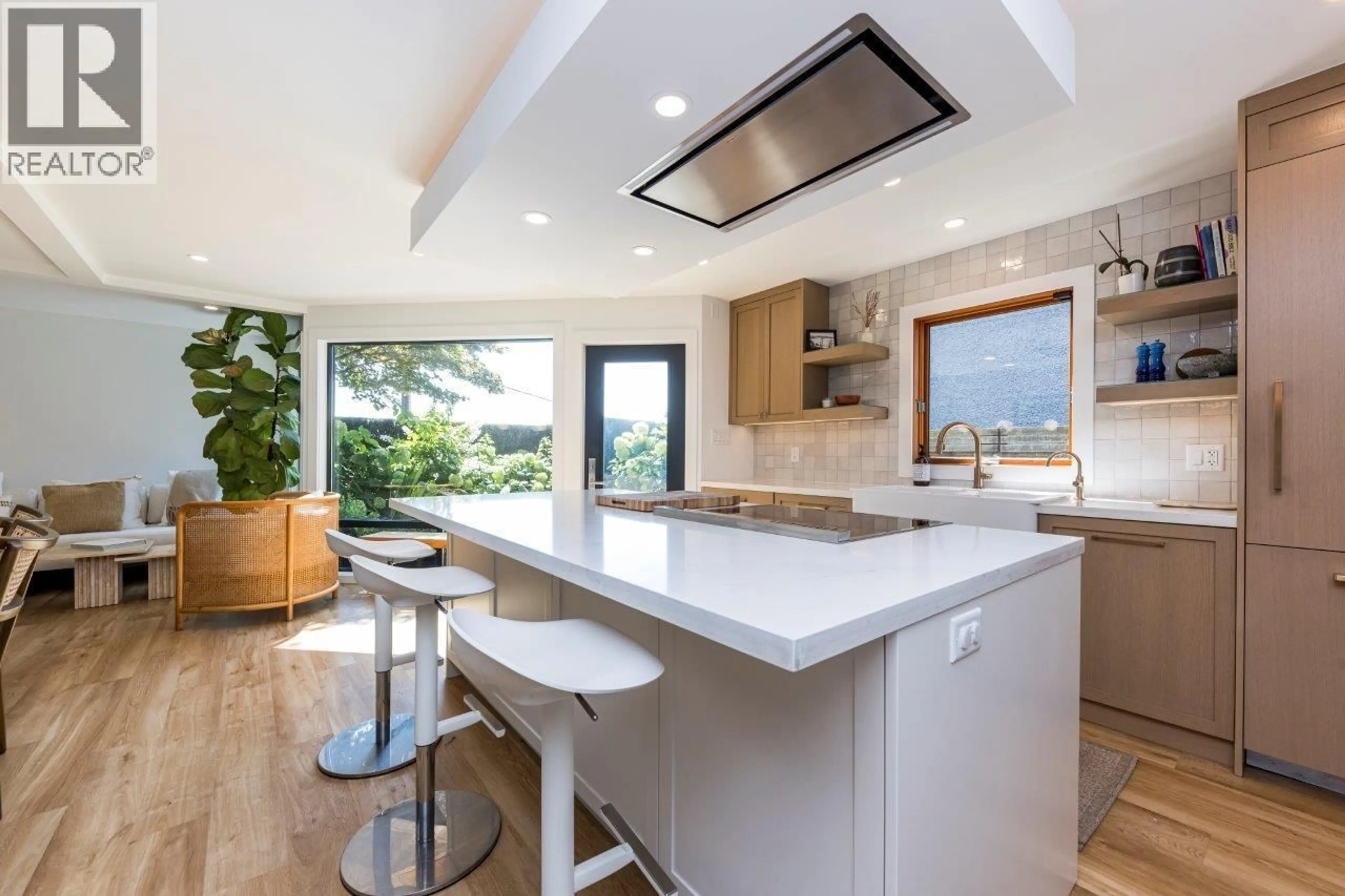 Contemporary kitchen, unknown for 126 ST. JAMES ROAD, North Vancouver British Columbia V7N1K9