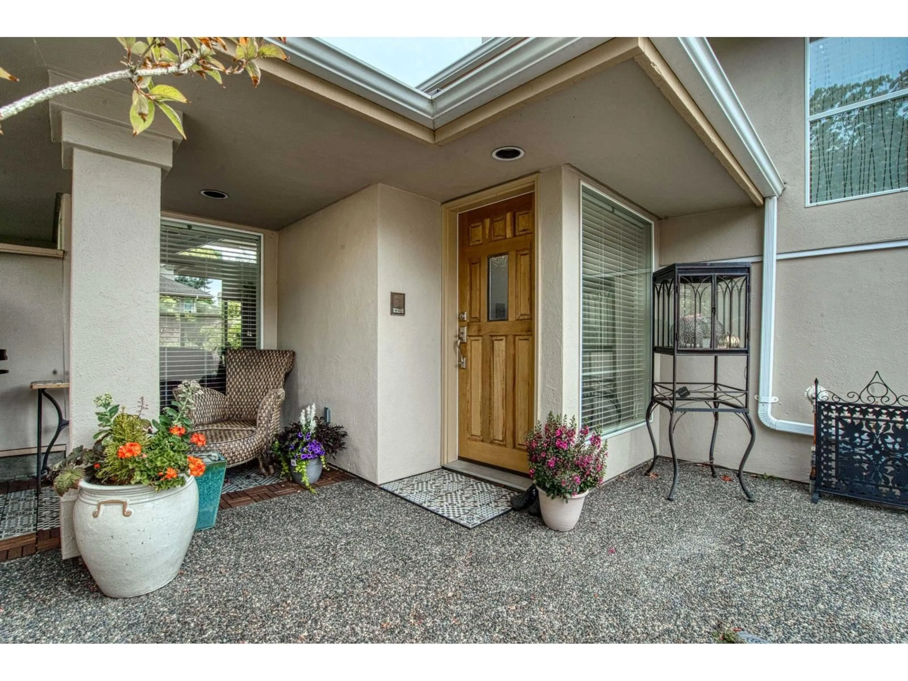 Indoor entryway for 16 - 1759 130 STREET, Surrey British Columbia V4A8R9