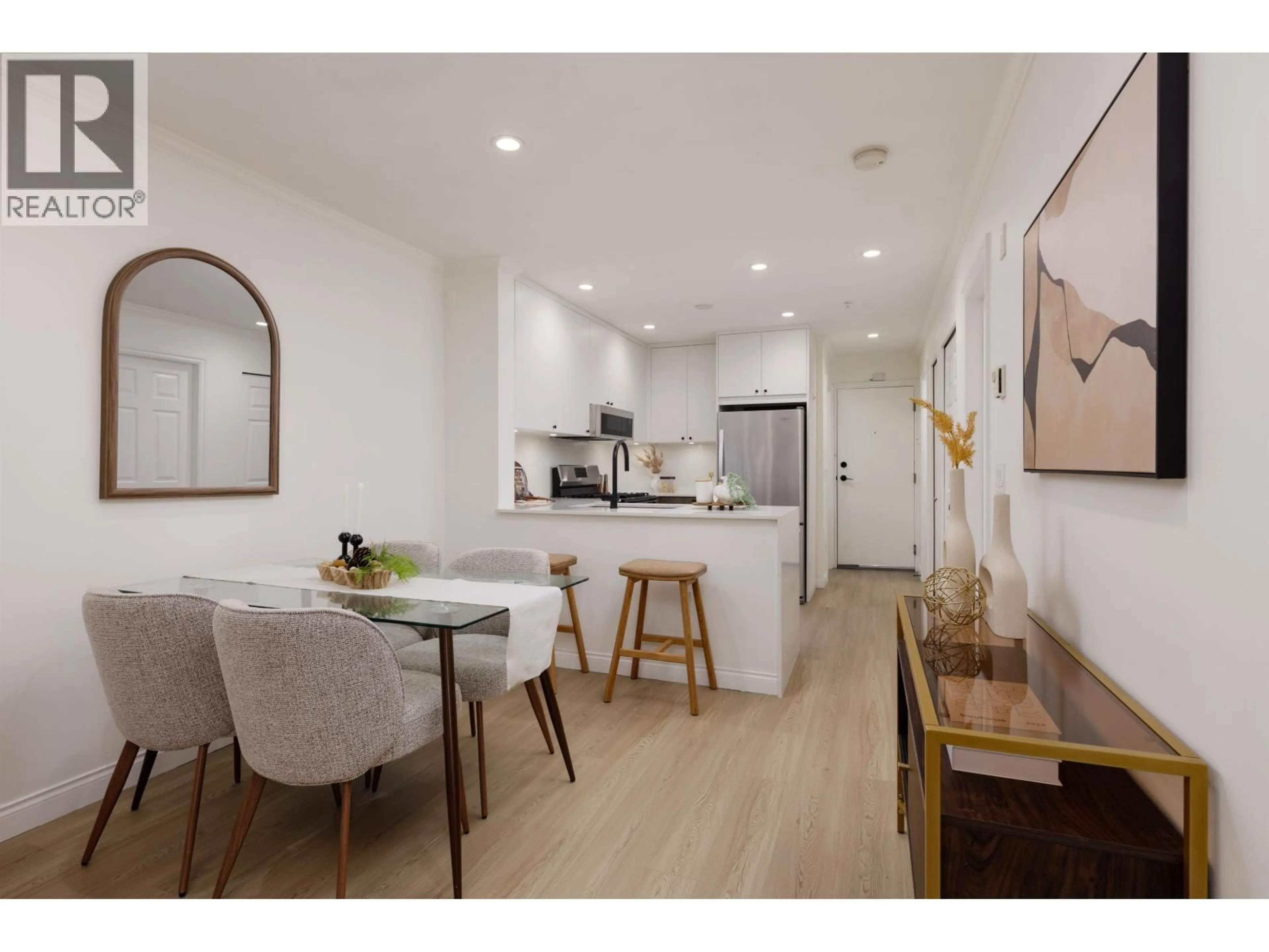Open concept kitchen, wood/laminate floor for 305 - 688 16TH AVENUE, Vancouver British Columbia V5T2V4