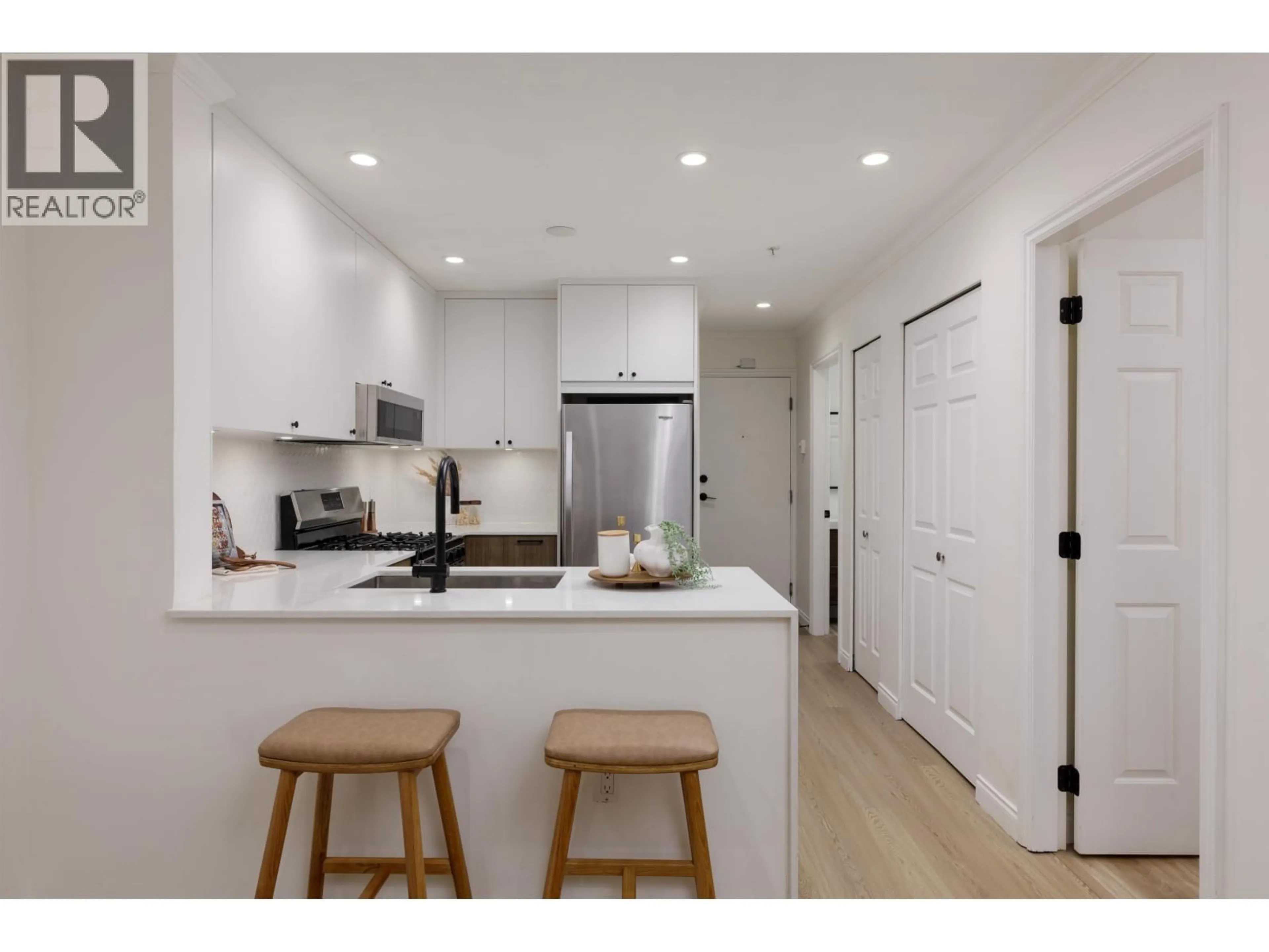 Open concept kitchen, unknown for 305 - 688 16TH AVENUE, Vancouver British Columbia V5T2V4
