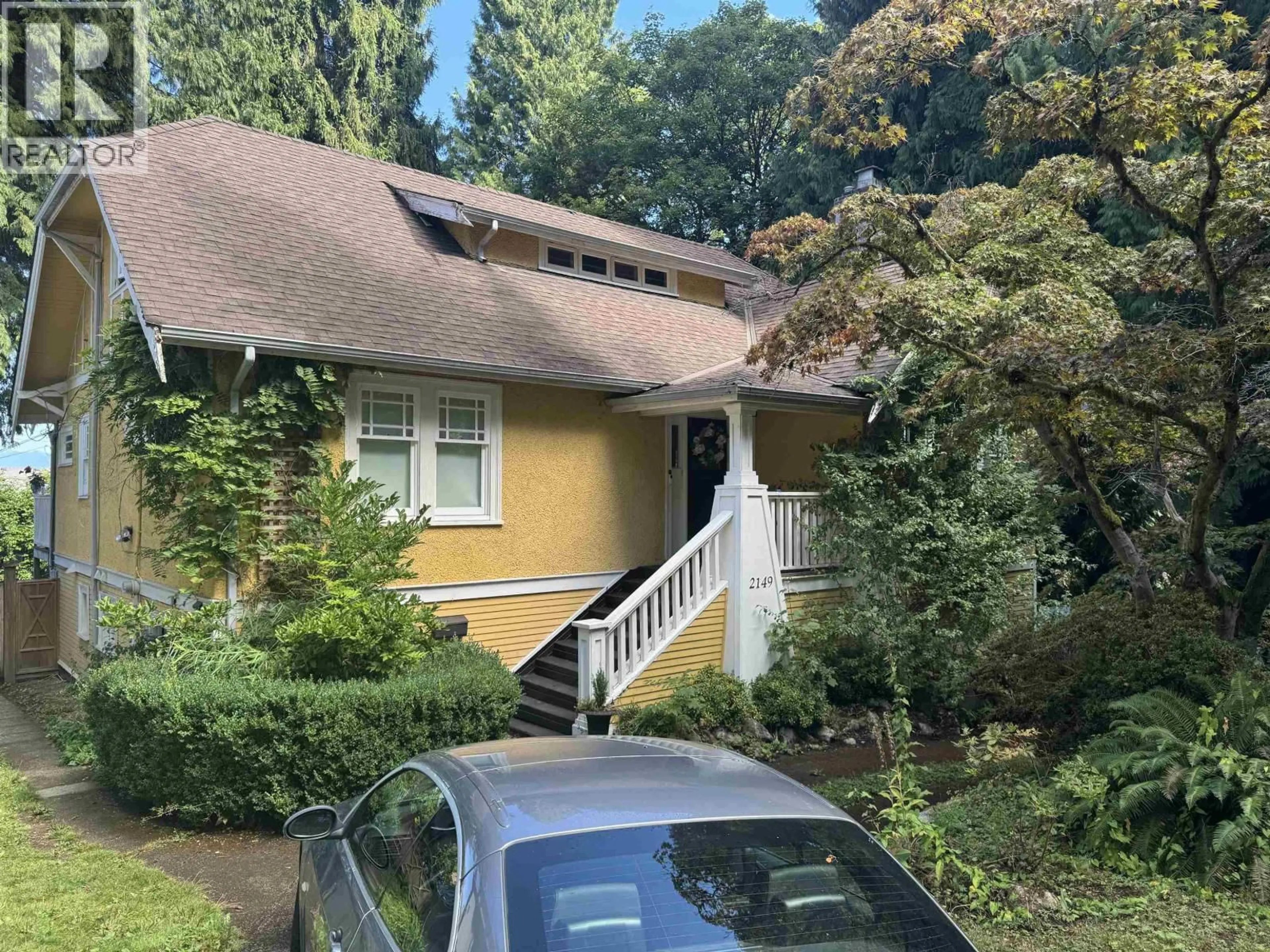 A pic from outside/outdoor area/front of a property/back of a property/a pic from drone, street for 2149 35TH AVENUE, Vancouver British Columbia V6M1J2