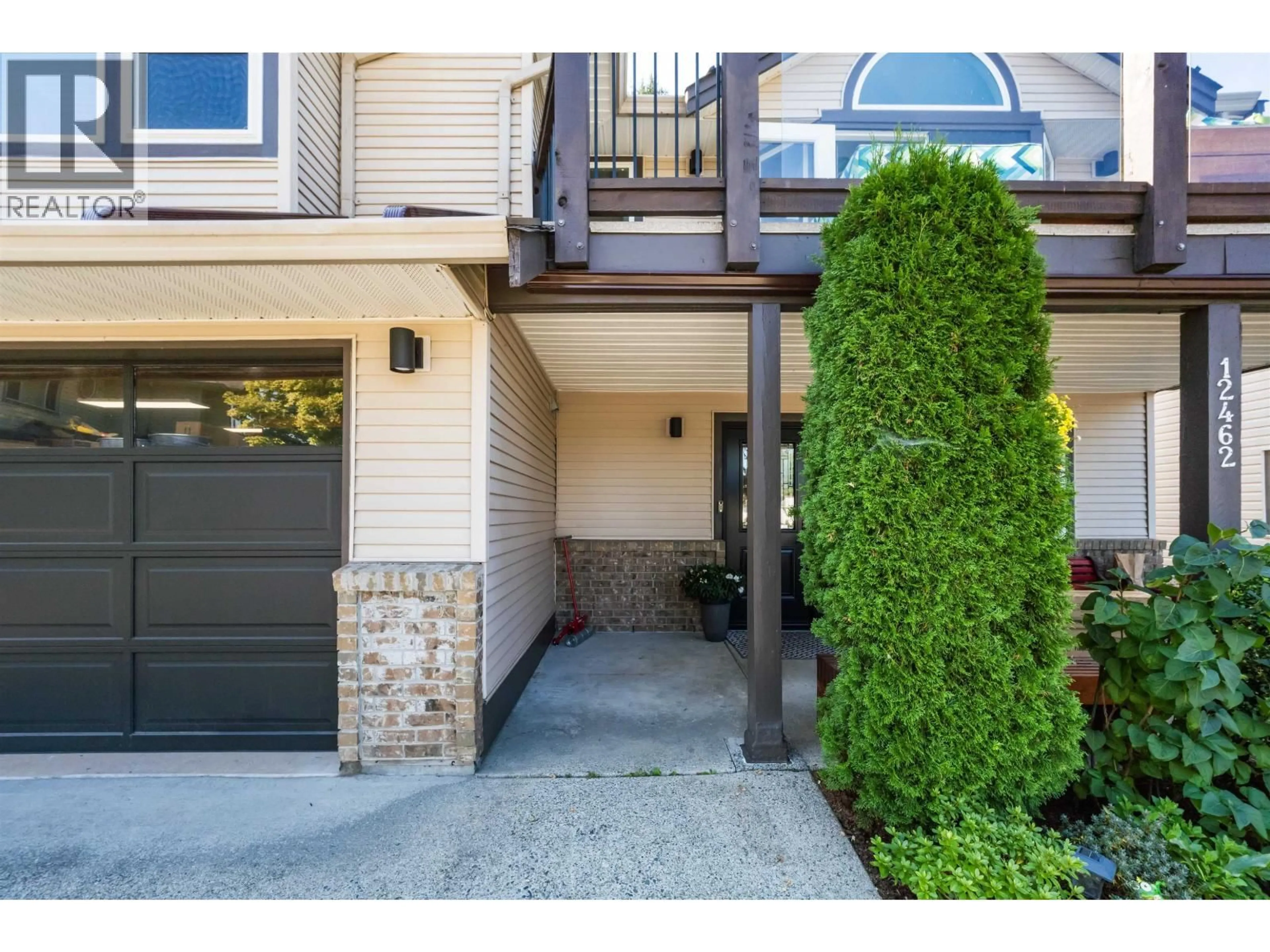Indoor entryway for 12462 231A STREET, Maple Ridge British Columbia V2X0G1