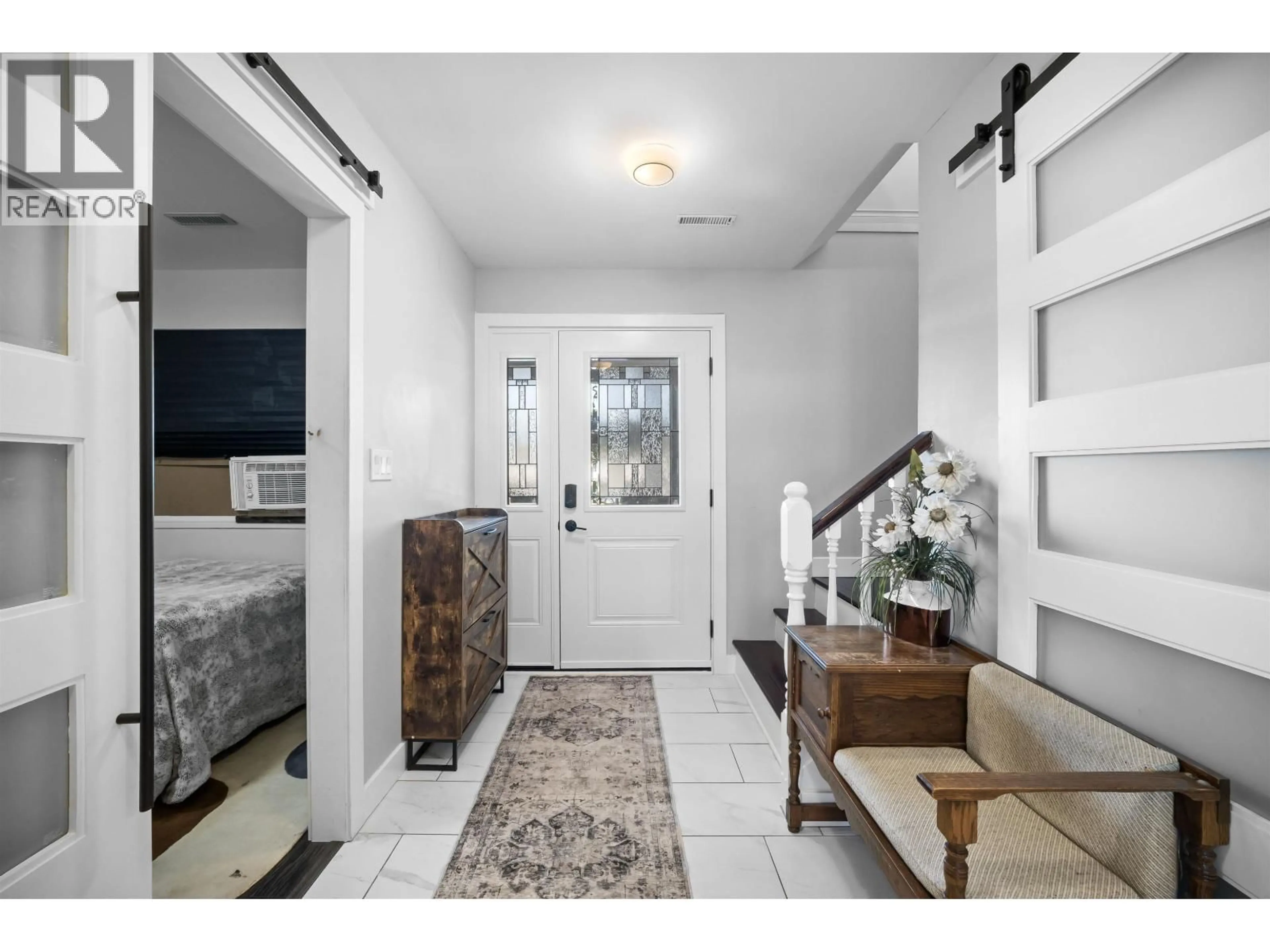 Indoor entryway for 12462 231A STREET, Maple Ridge British Columbia V2X0G1