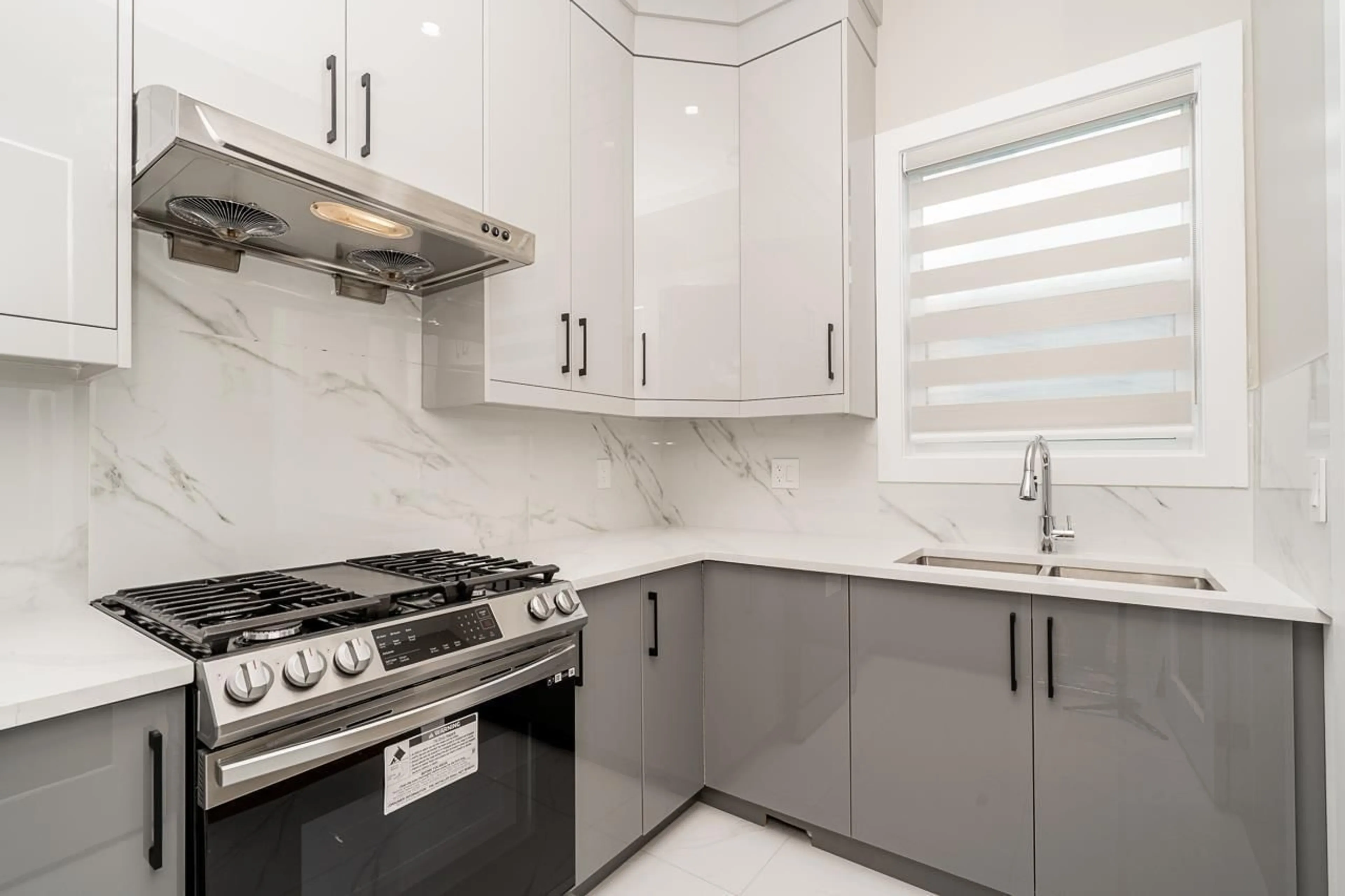 Standard kitchen, ceramic/tile floor for 13955 60A AVENUE, Surrey British Columbia V3X1E1