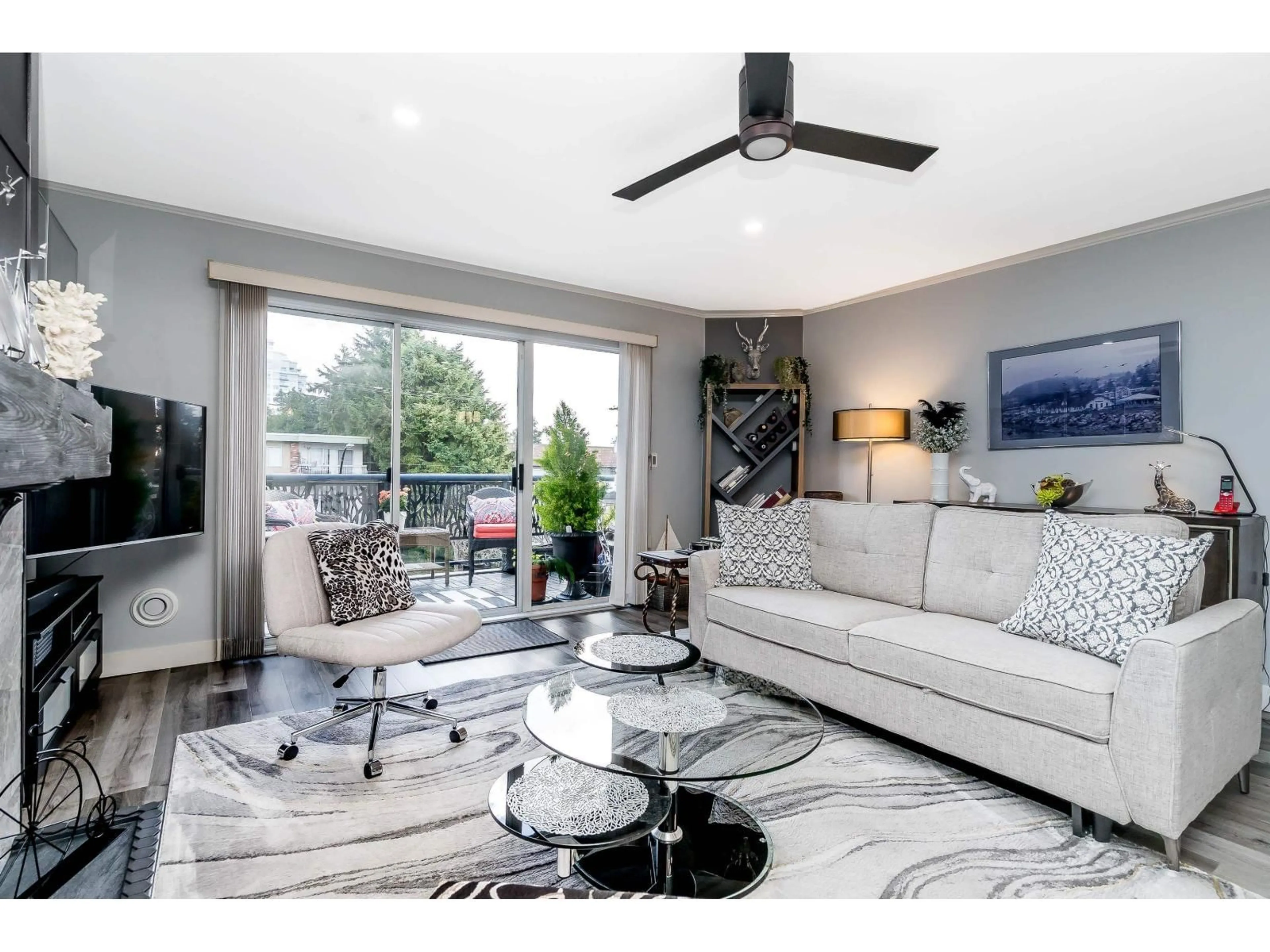 Living room with furniture, unknown for 308 - 1441 BLACKWOOD STREET, White Rock British Columbia V3B3V6
