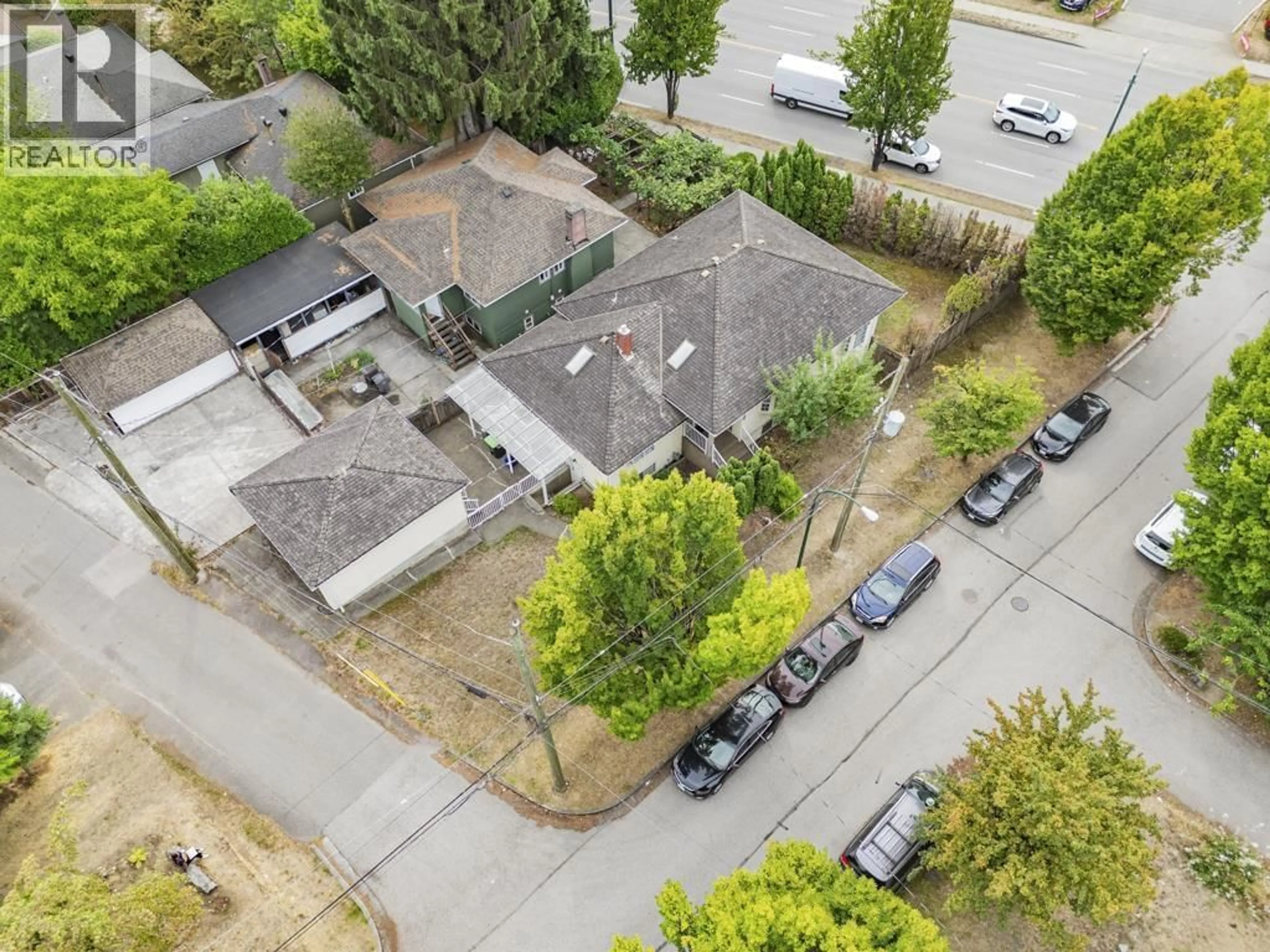 A pic from outside/outdoor area/front of a property/back of a property/a pic from drone, street for 8080 COLUMBIA STREET, Vancouver British Columbia V5X2Z6