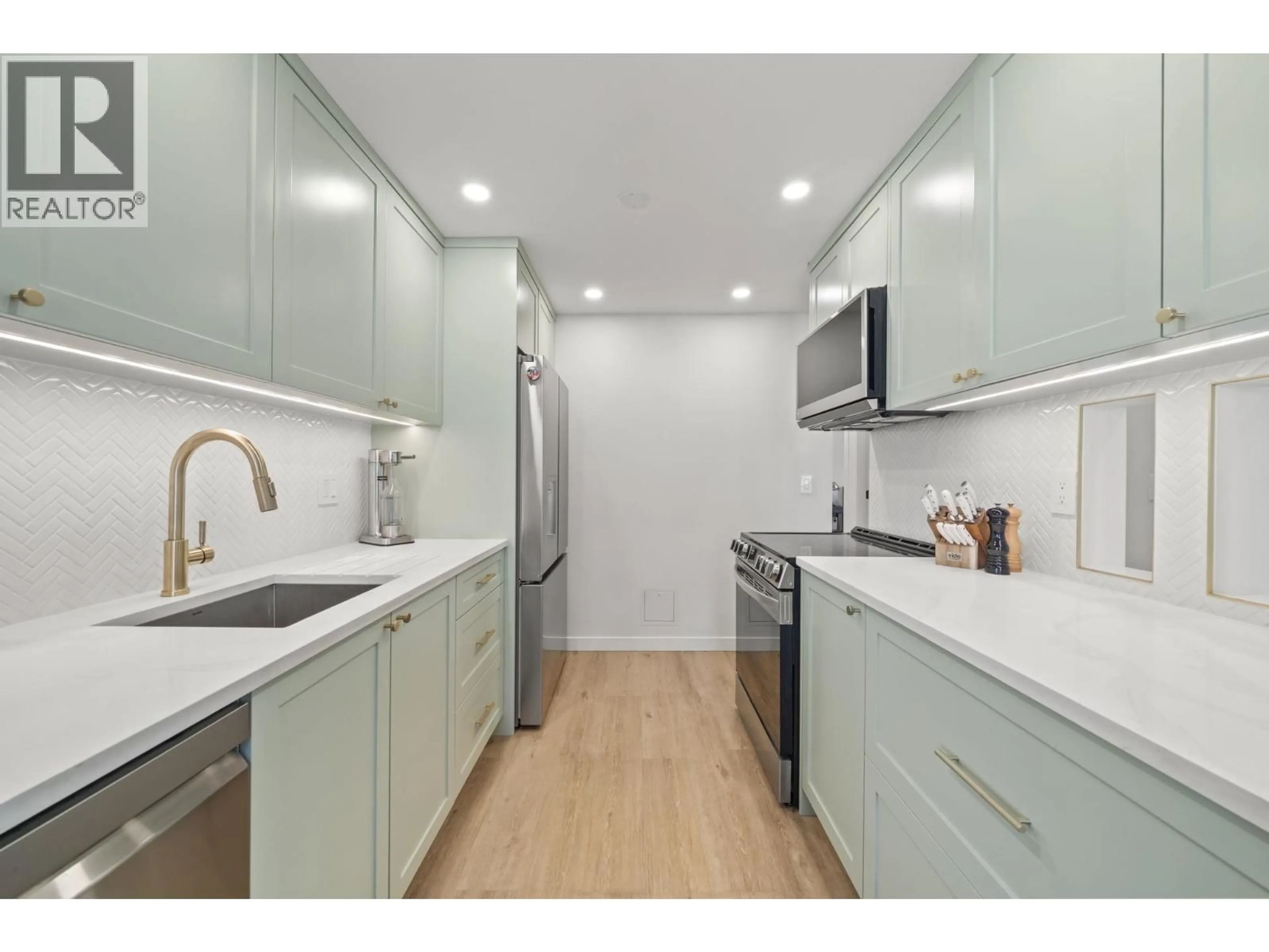 Unknown for 206 - 327 2ND STREET, North Vancouver British Columbia V7M1E2