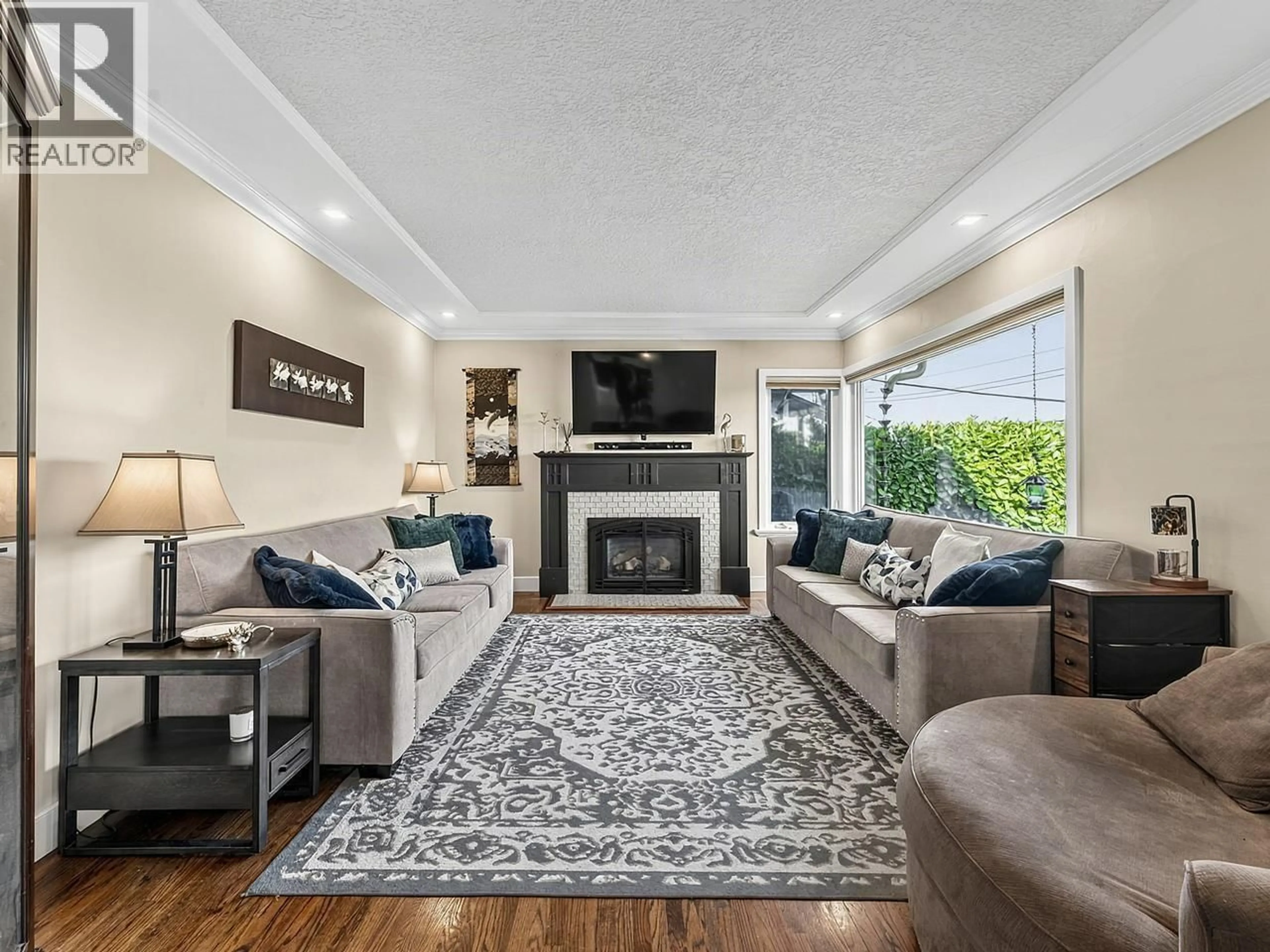 Living room with furniture, unknown for 1707 NANAIMO STREET, New Westminster British Columbia V3M2G7