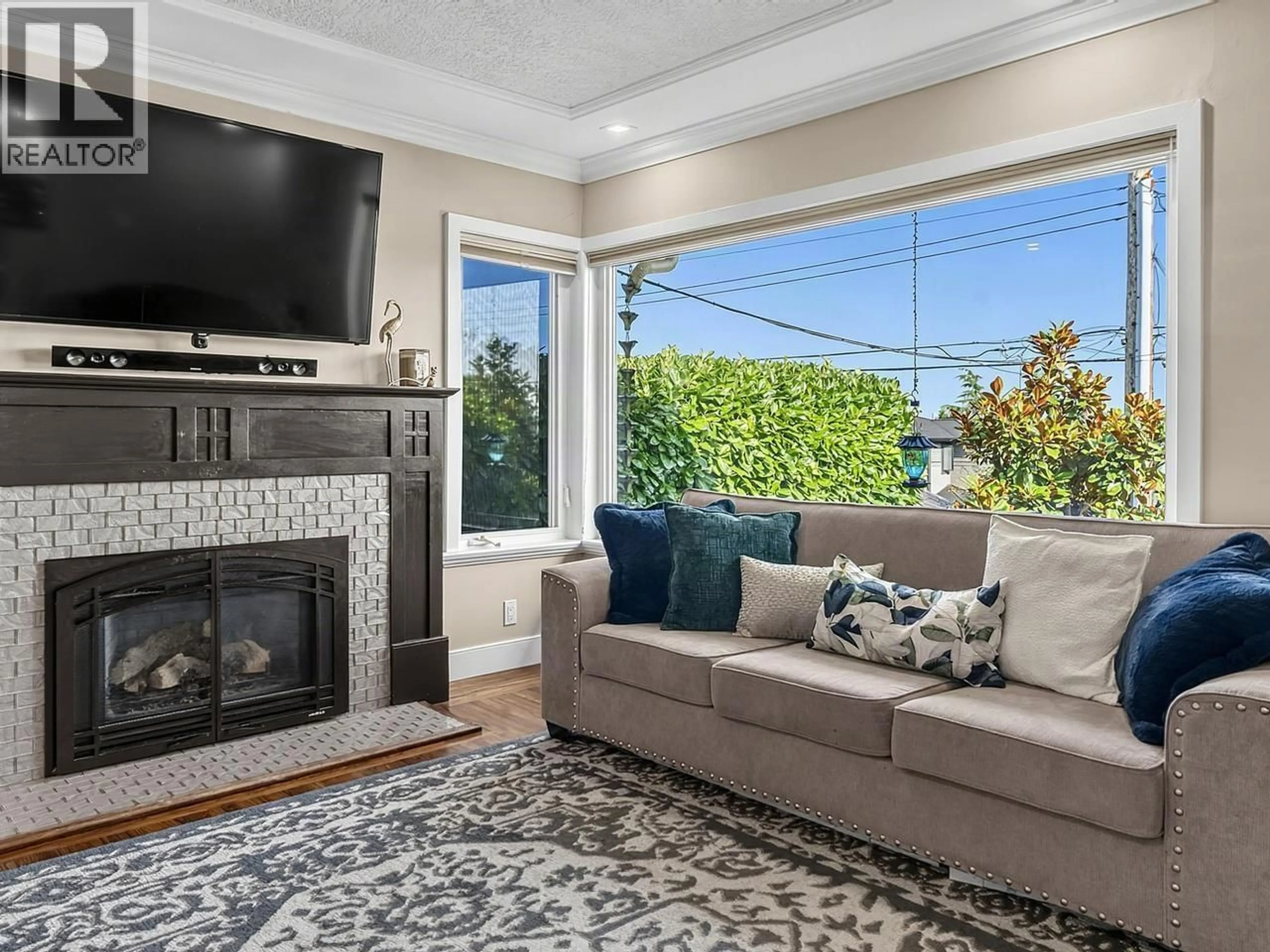 Living room with furniture, unknown for 1707 NANAIMO STREET, New Westminster British Columbia V3M2G7