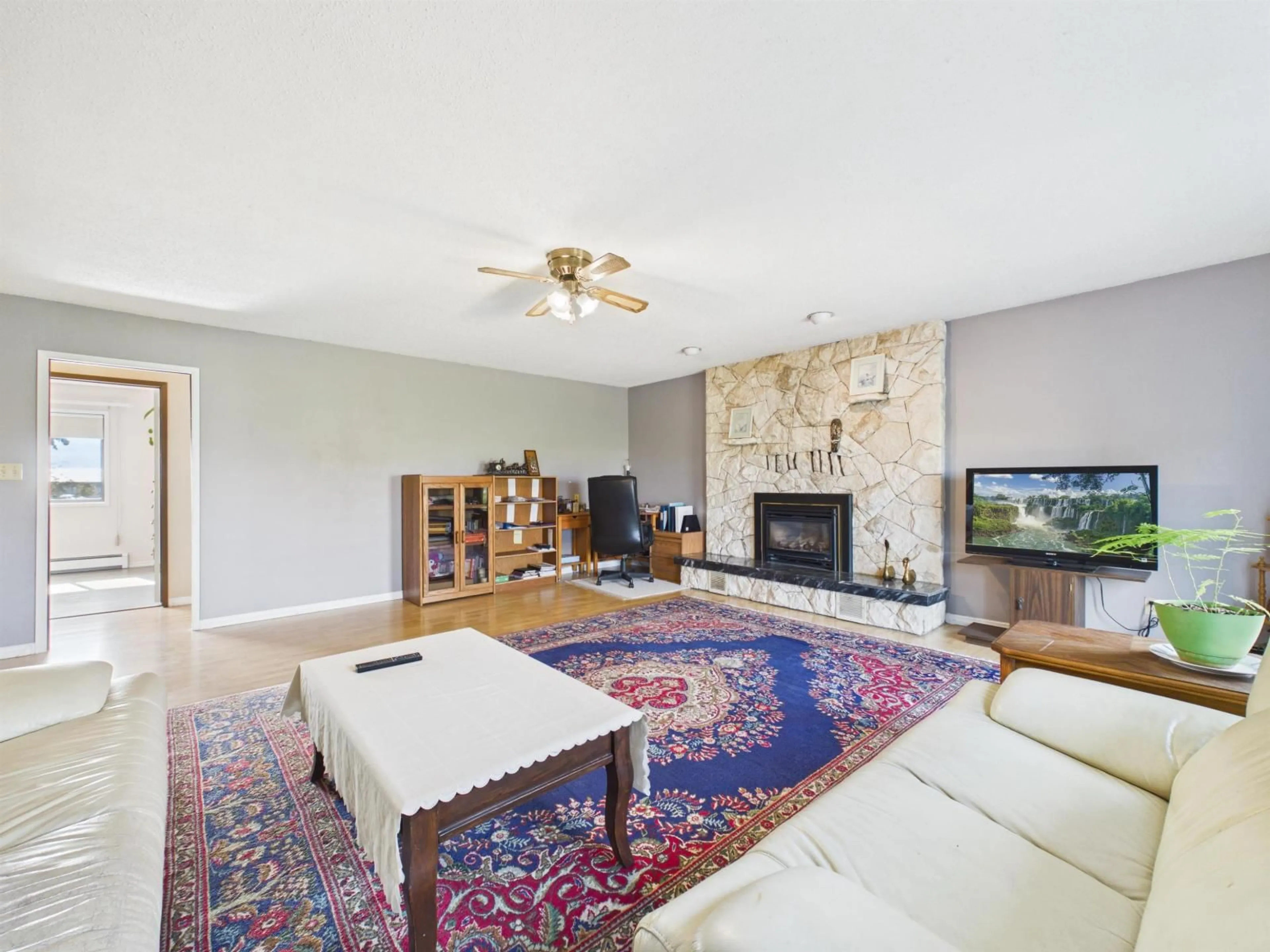 Living room with furniture, unknown for 6631 HOPEDALE ROAD, Sardis - Greendale British Columbia V2R4L4