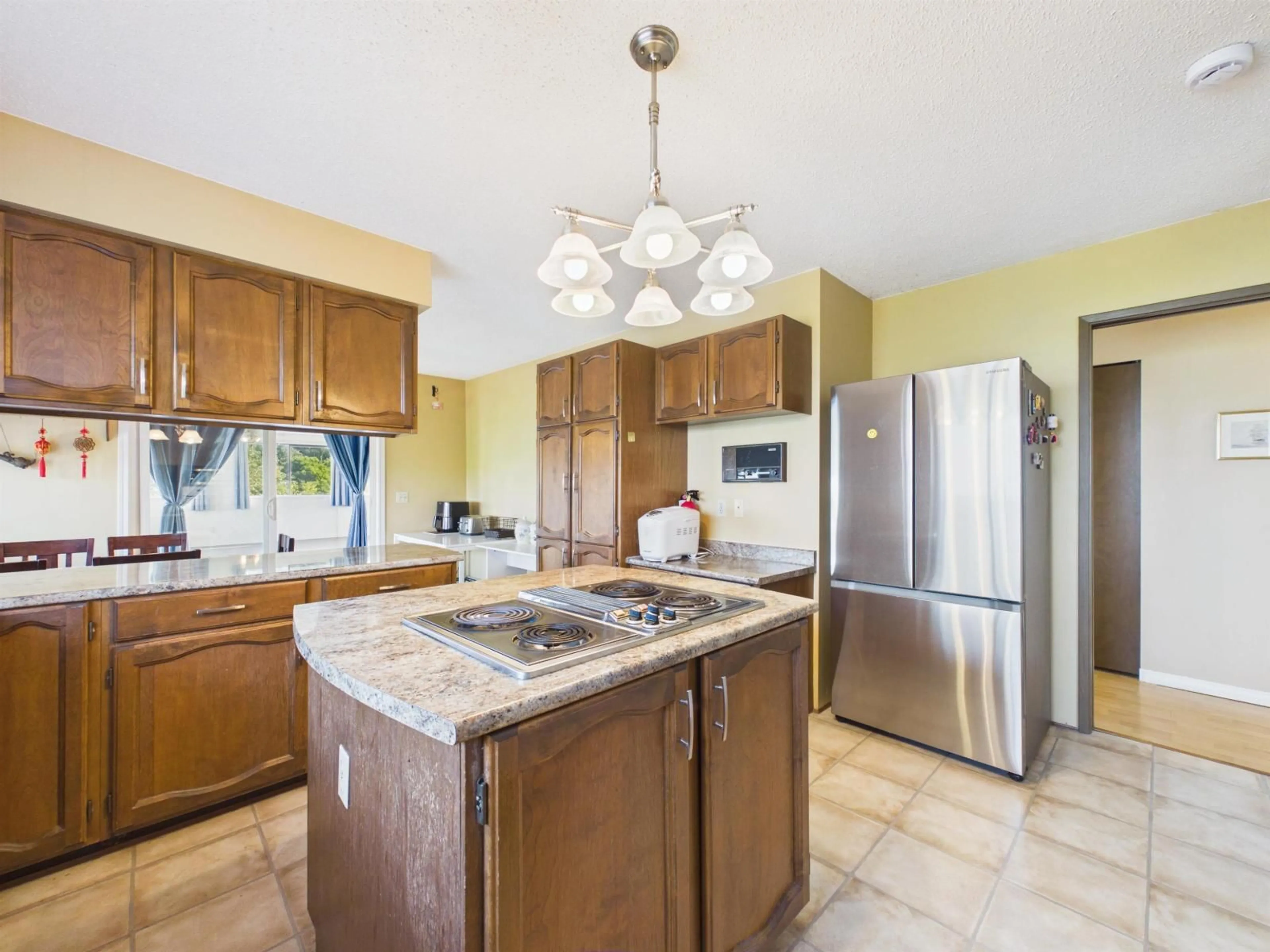 Open concept kitchen, ceramic/tile floor for 6631 HOPEDALE ROAD, Sardis - Greendale British Columbia V2R4L4