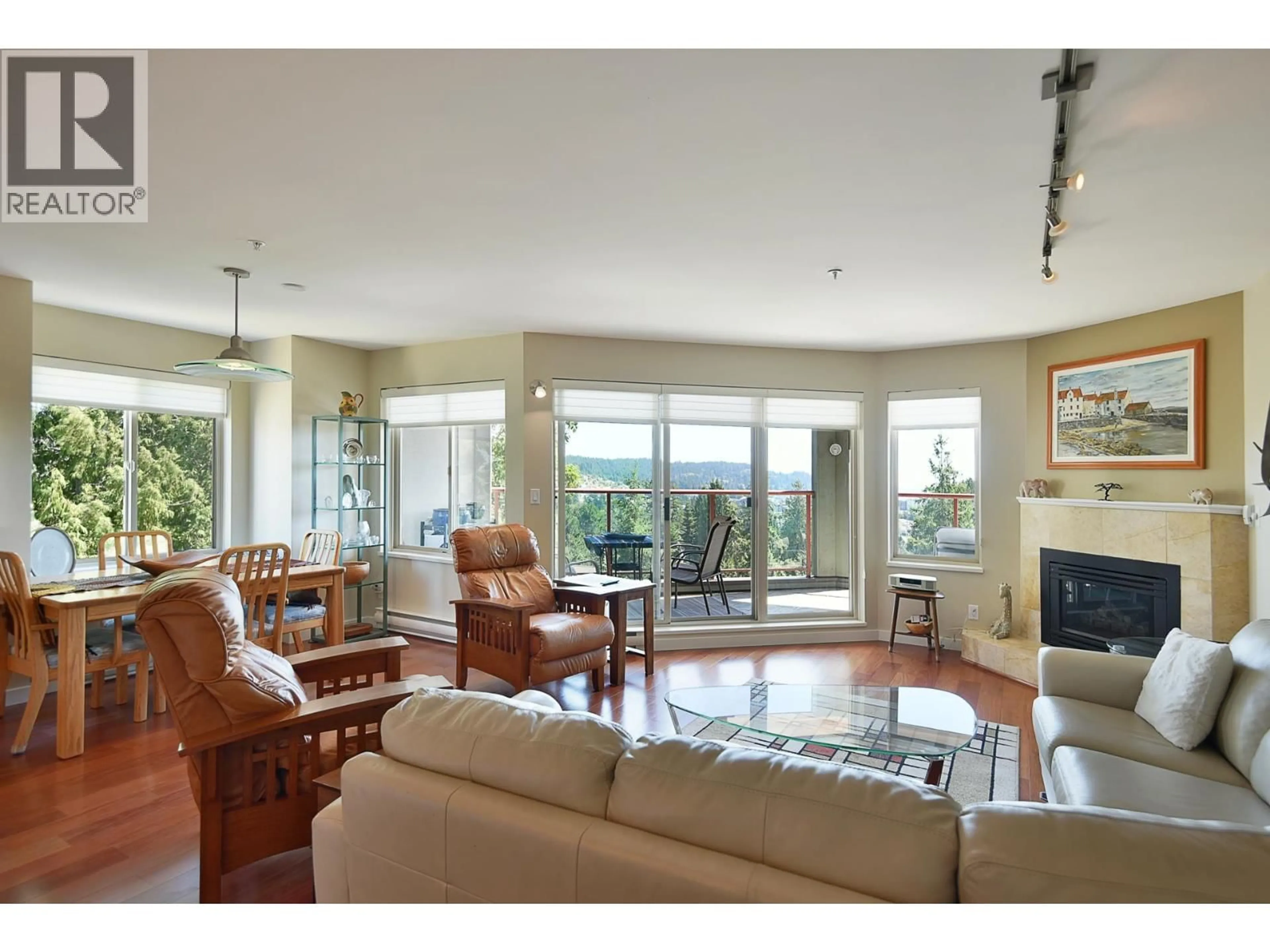 Living room with furniture, unknown for 301 - 5780 TRAIL AVENUE, Sechelt British Columbia V7Z0K5