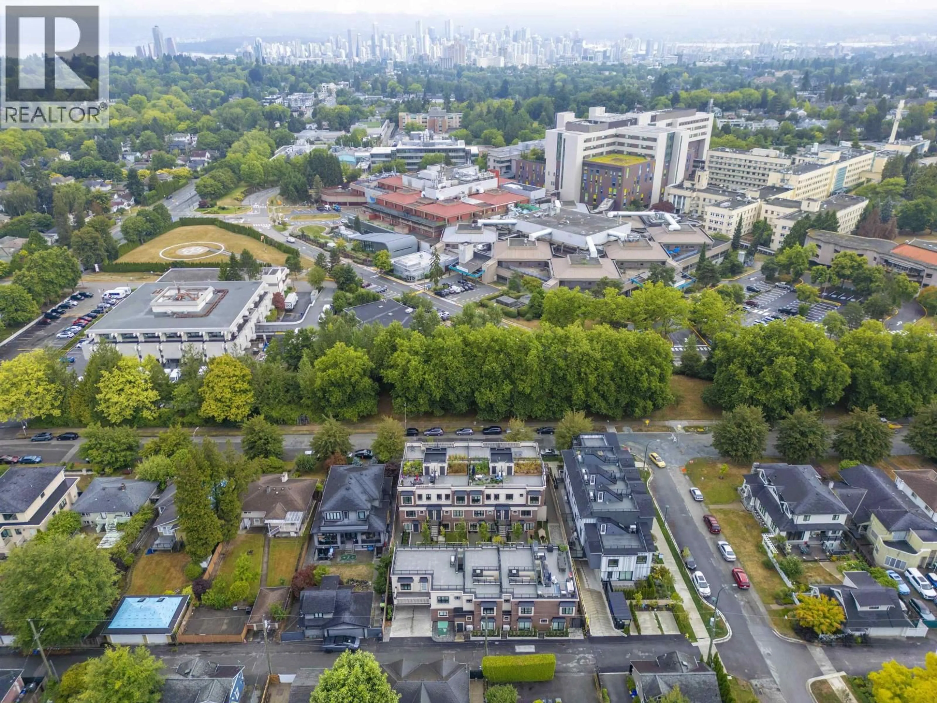 A pic from outside/outdoor area/front of a property/back of a property/a pic from drone, city buildings view from balcony for 208 - 918 32ND AVENUE, Vancouver British Columbia V5Z0L3