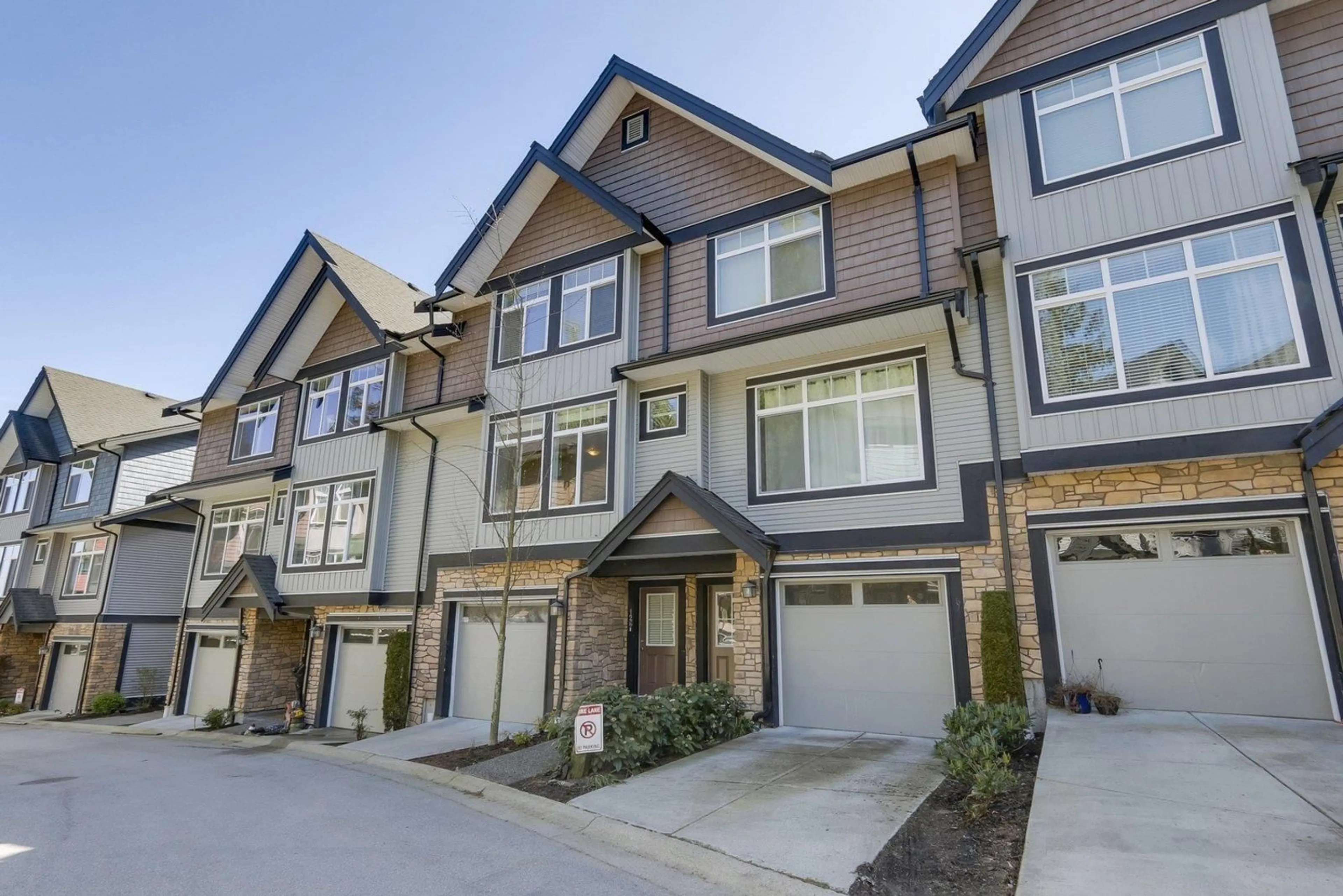 Unknown for 9 - 6299 144 STREET, Surrey British Columbia V3X1A2