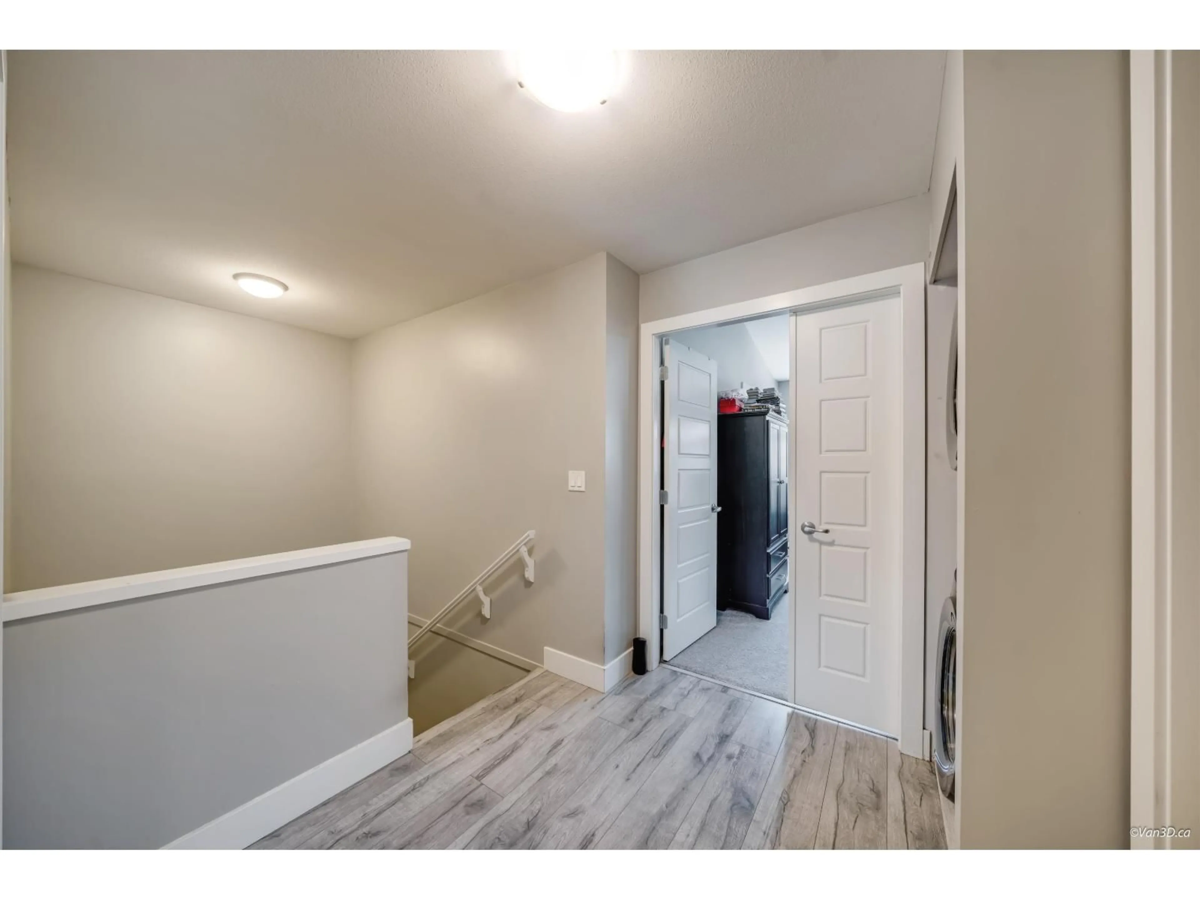Indoor entryway for 9 - 6299 144 STREET, Surrey British Columbia V3X1A2