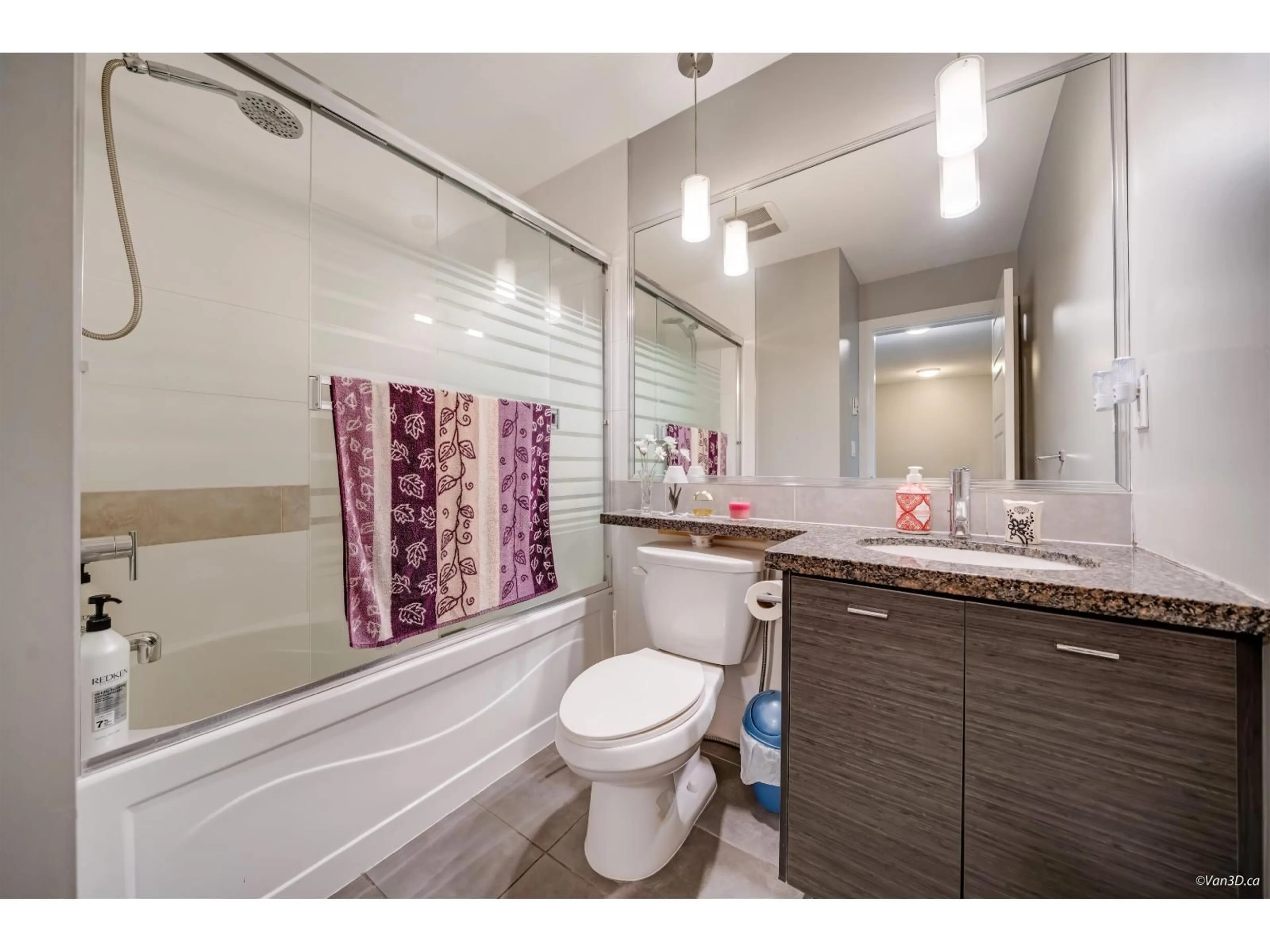 Standard bathroom, ceramic/tile floor for 9 - 6299 144 STREET, Surrey British Columbia V3X1A2