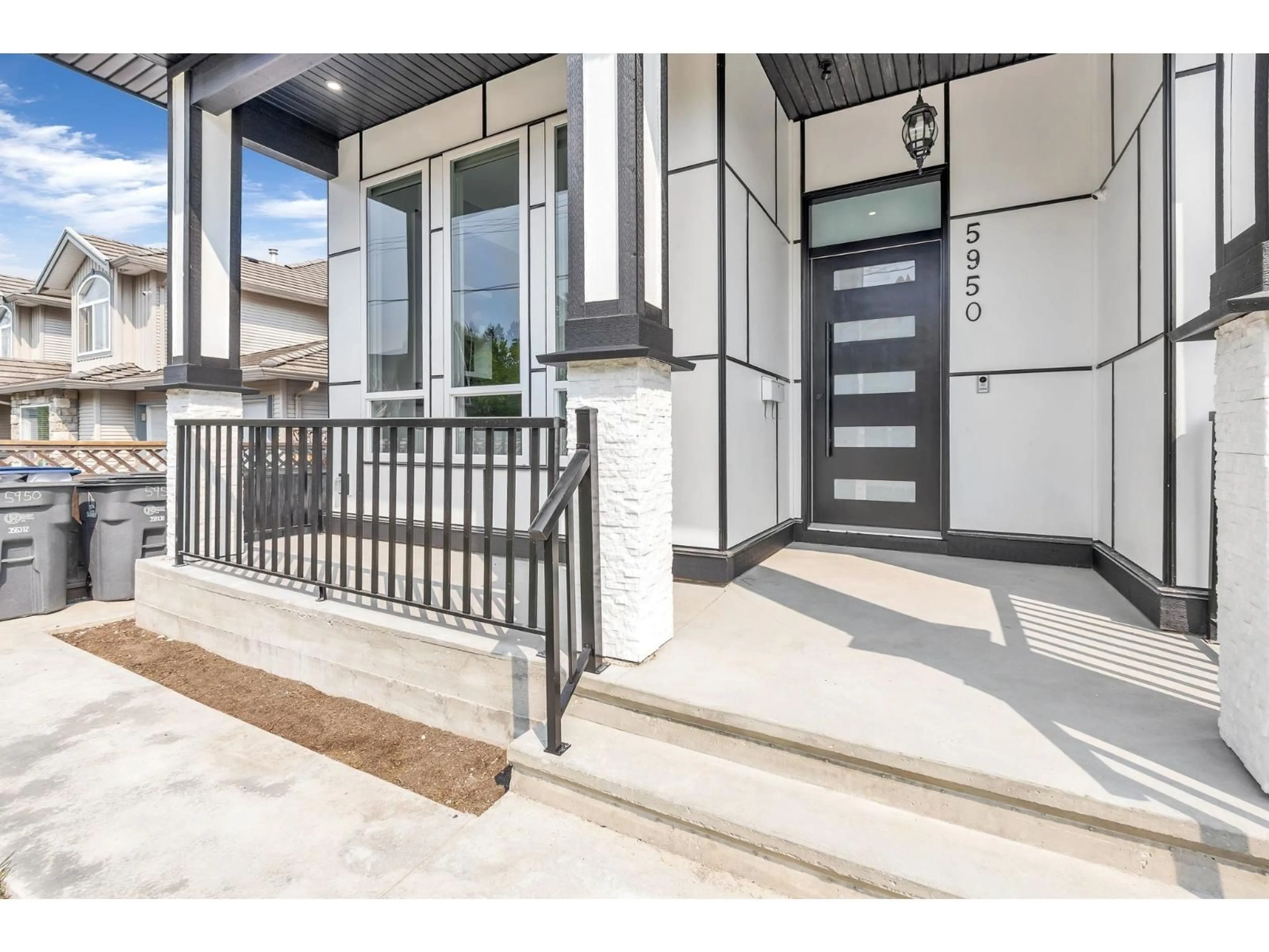 Indoor entryway for 5950 168 STREET, Surrey British Columbia V3S3X6