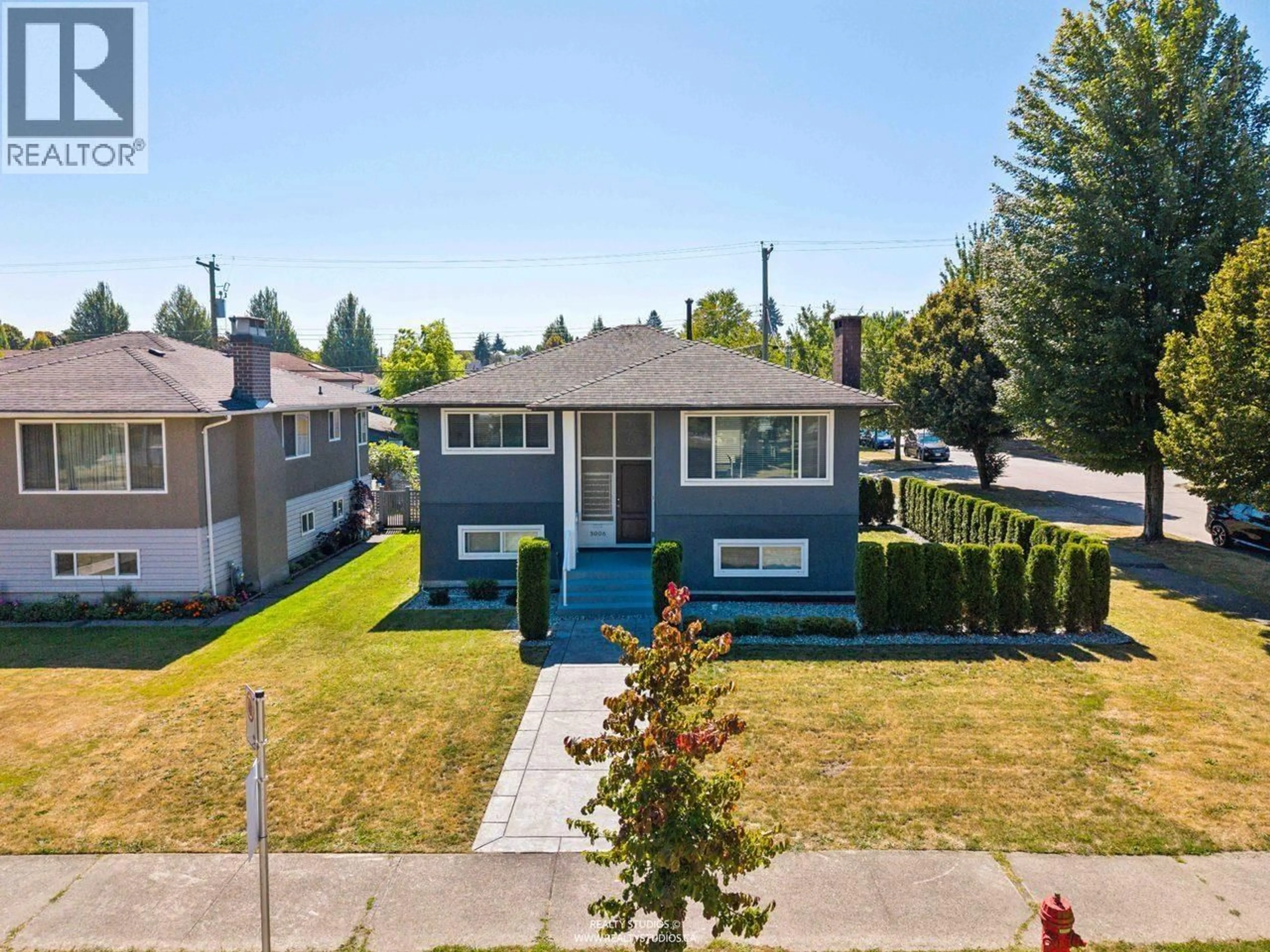 A pic from outside/outdoor area/front of a property/back of a property/a pic from drone, street for 3006 GEORGIA STREET, Vancouver British Columbia V5K2K7